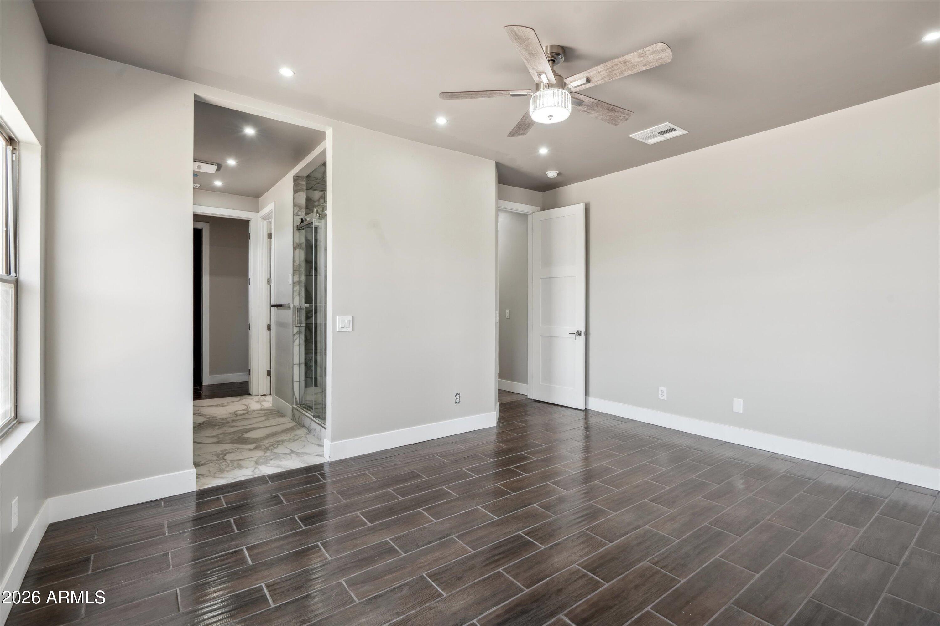 1712 E JOELLE Drive