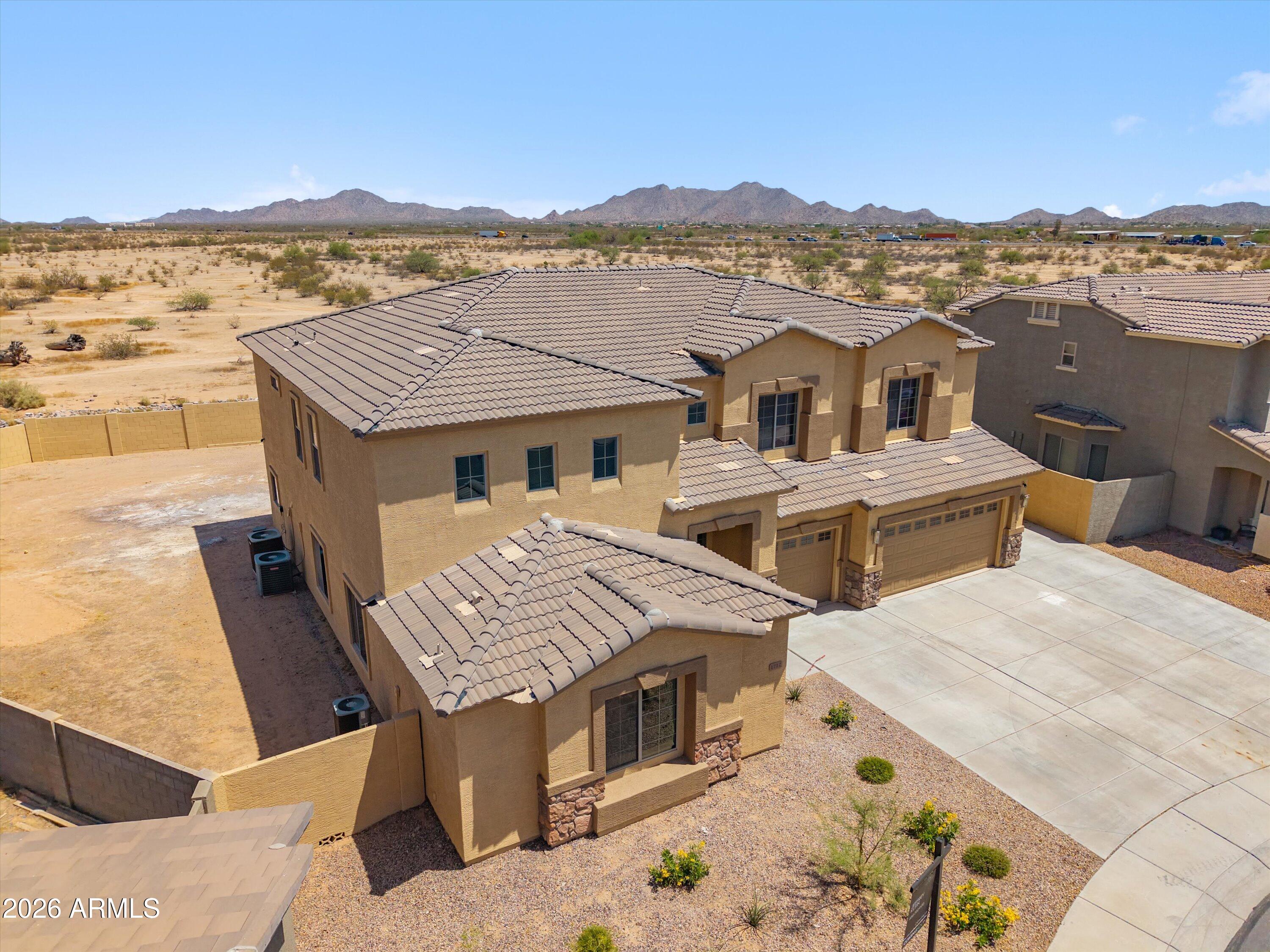 1712 E JOELLE Drive