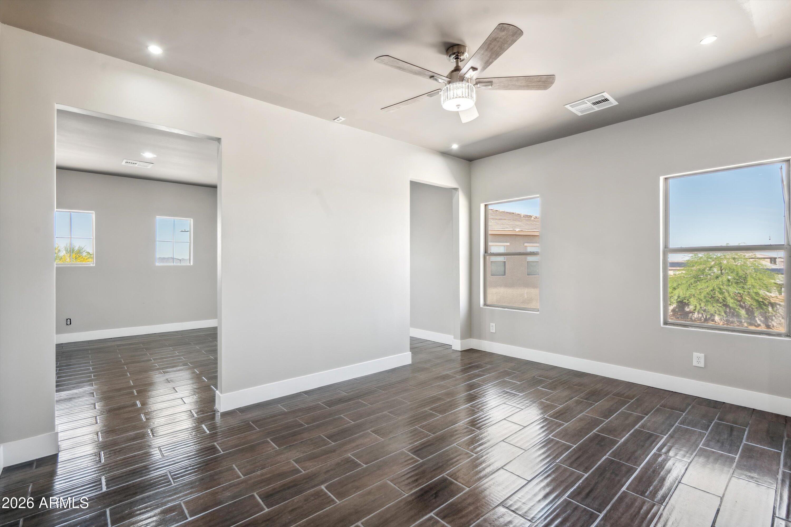 1712 E JOELLE Drive