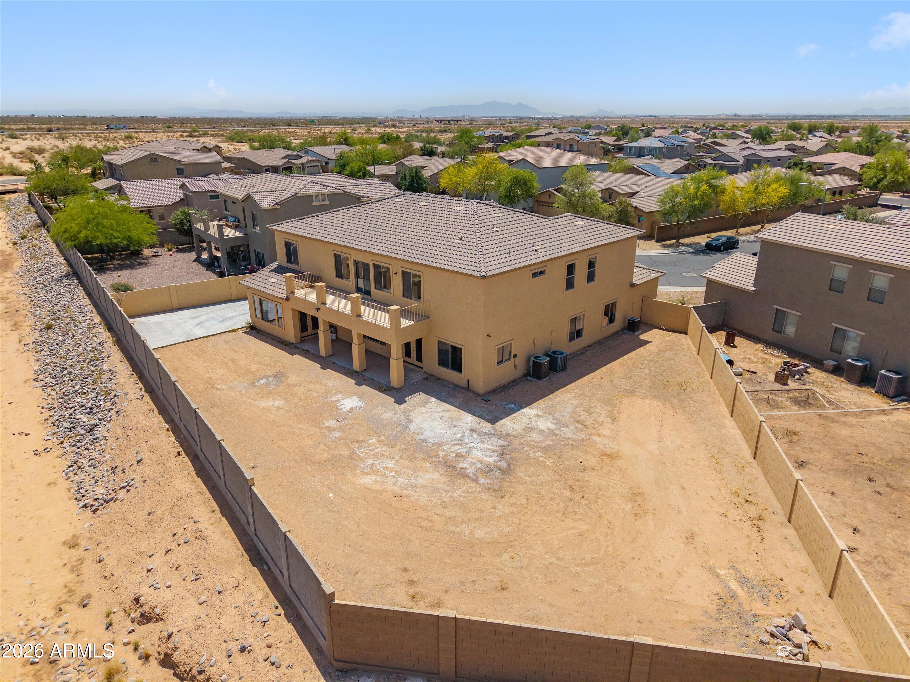1712 E JOELLE Drive