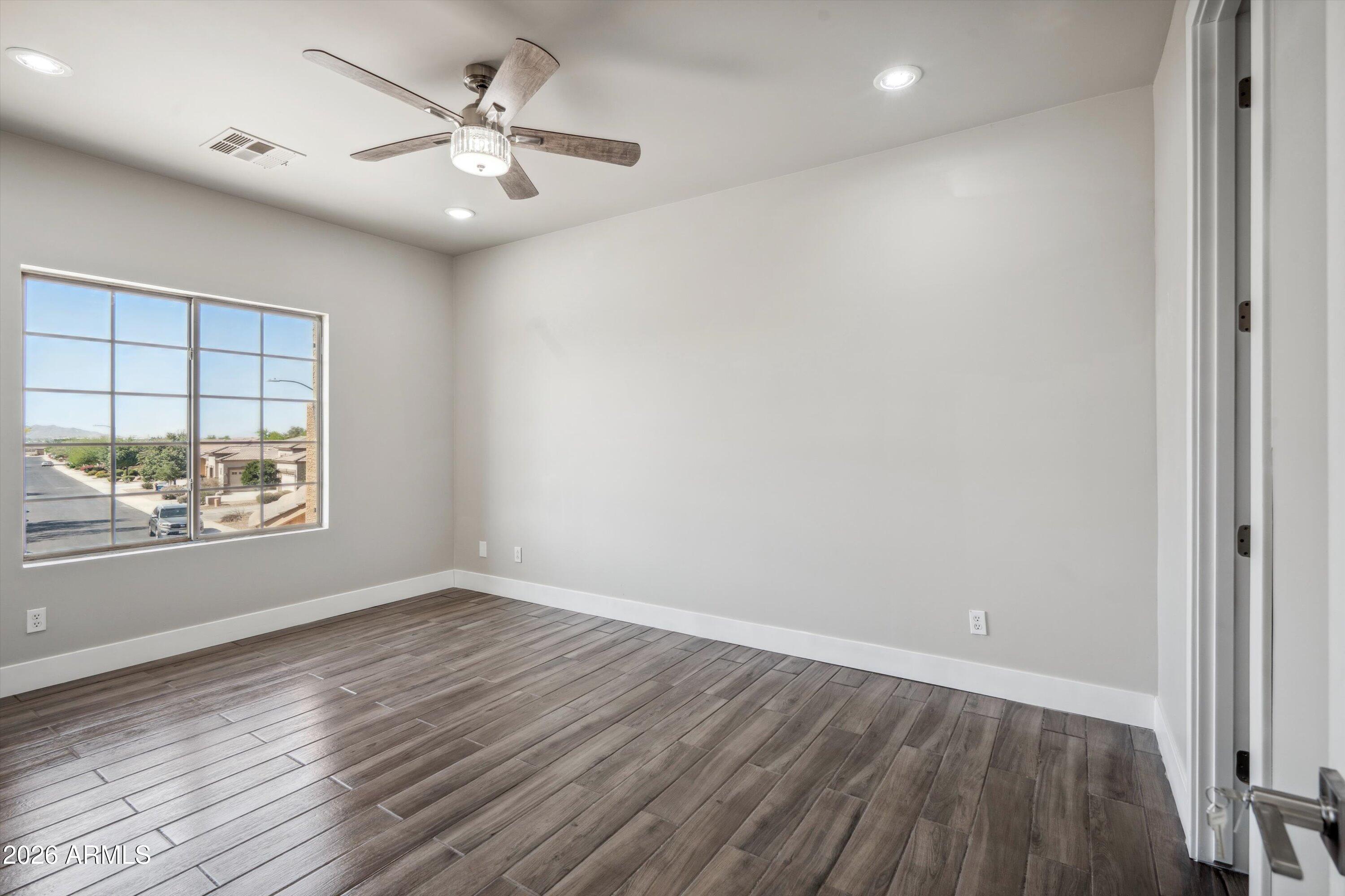 1712 E JOELLE Drive