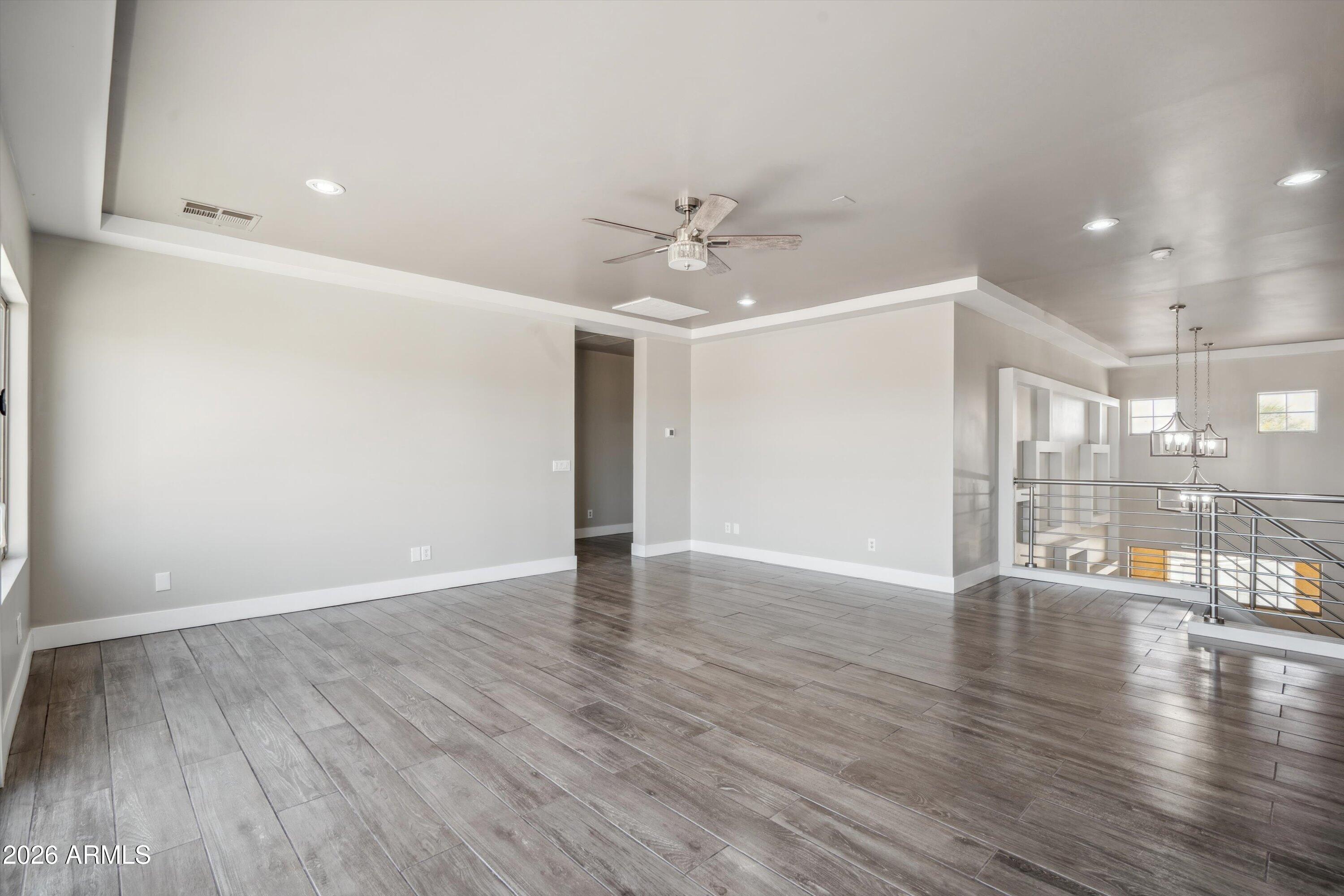 1712 E JOELLE Drive