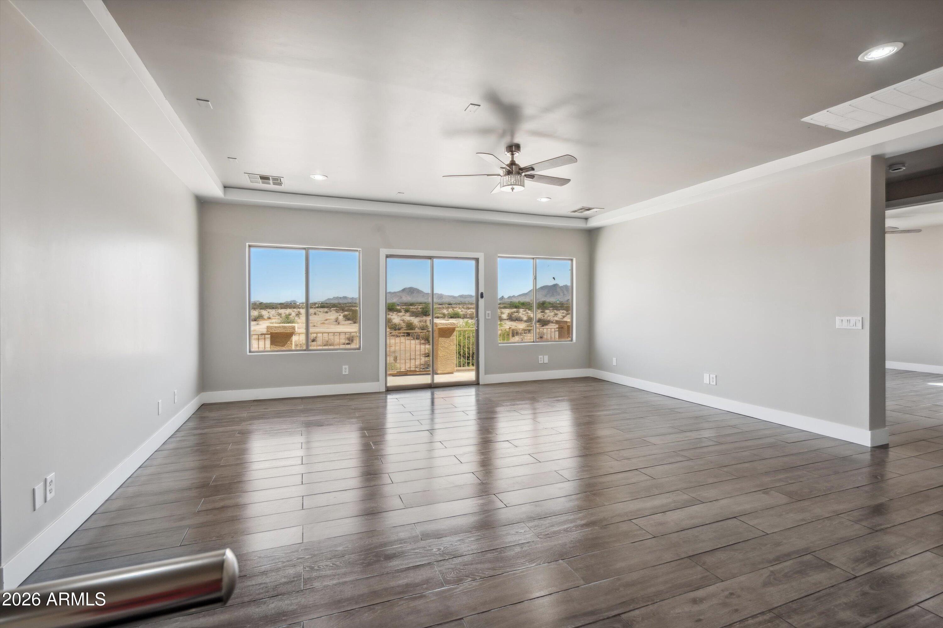 1712 E JOELLE Drive