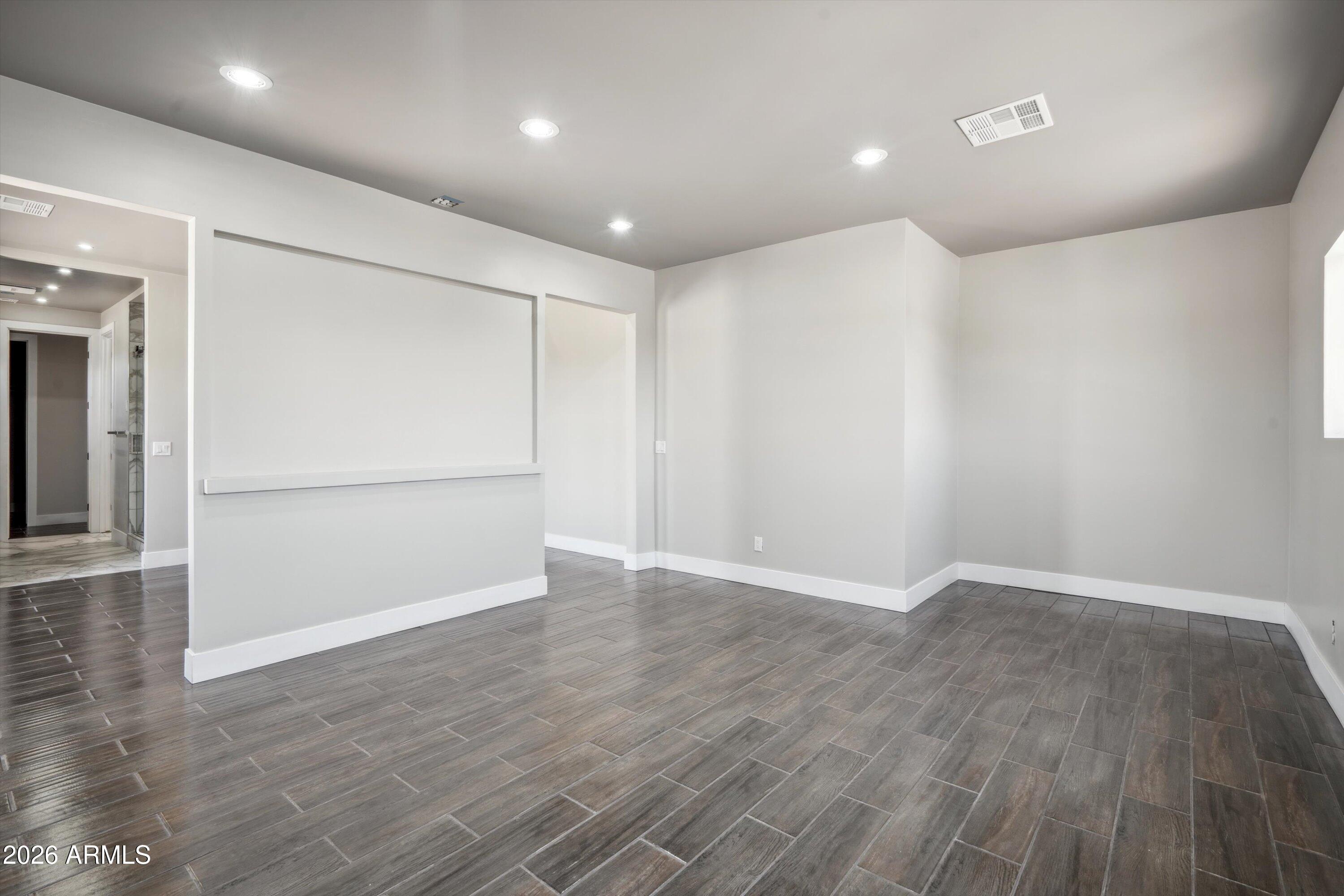 1712 E JOELLE Drive