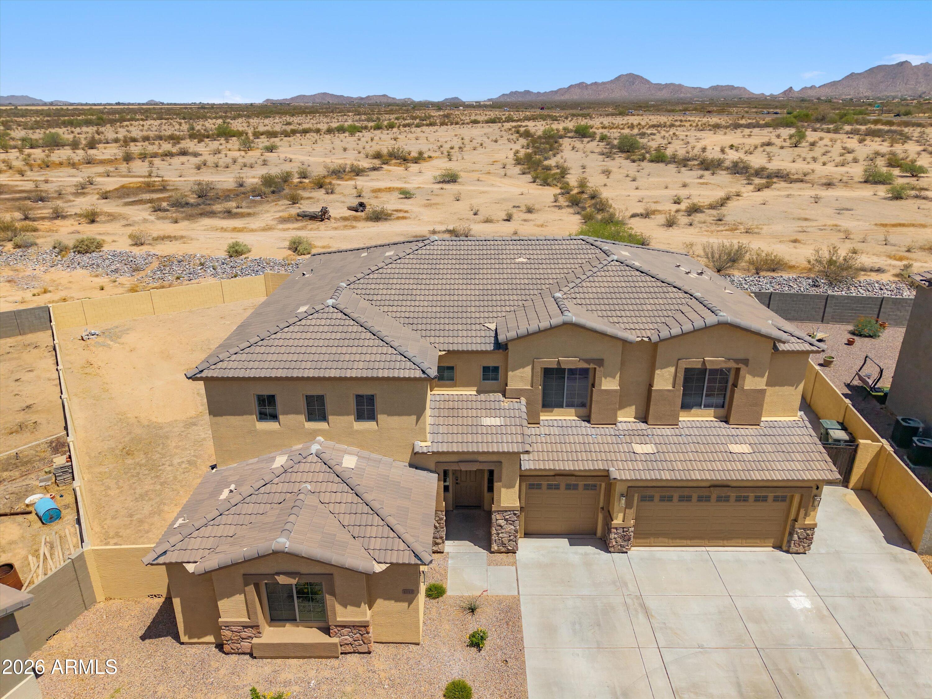 1712 E JOELLE Drive