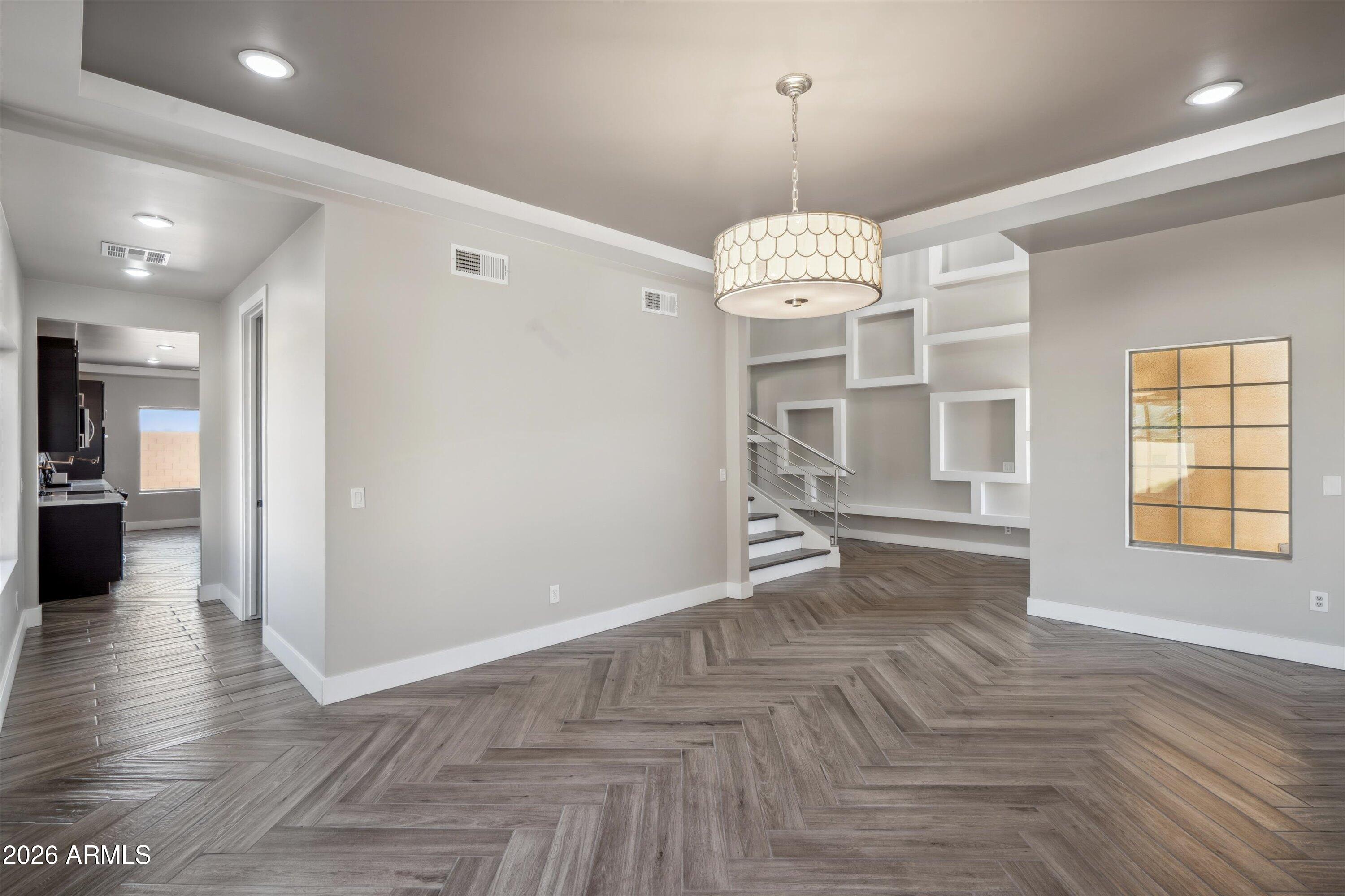 1712 E JOELLE Drive