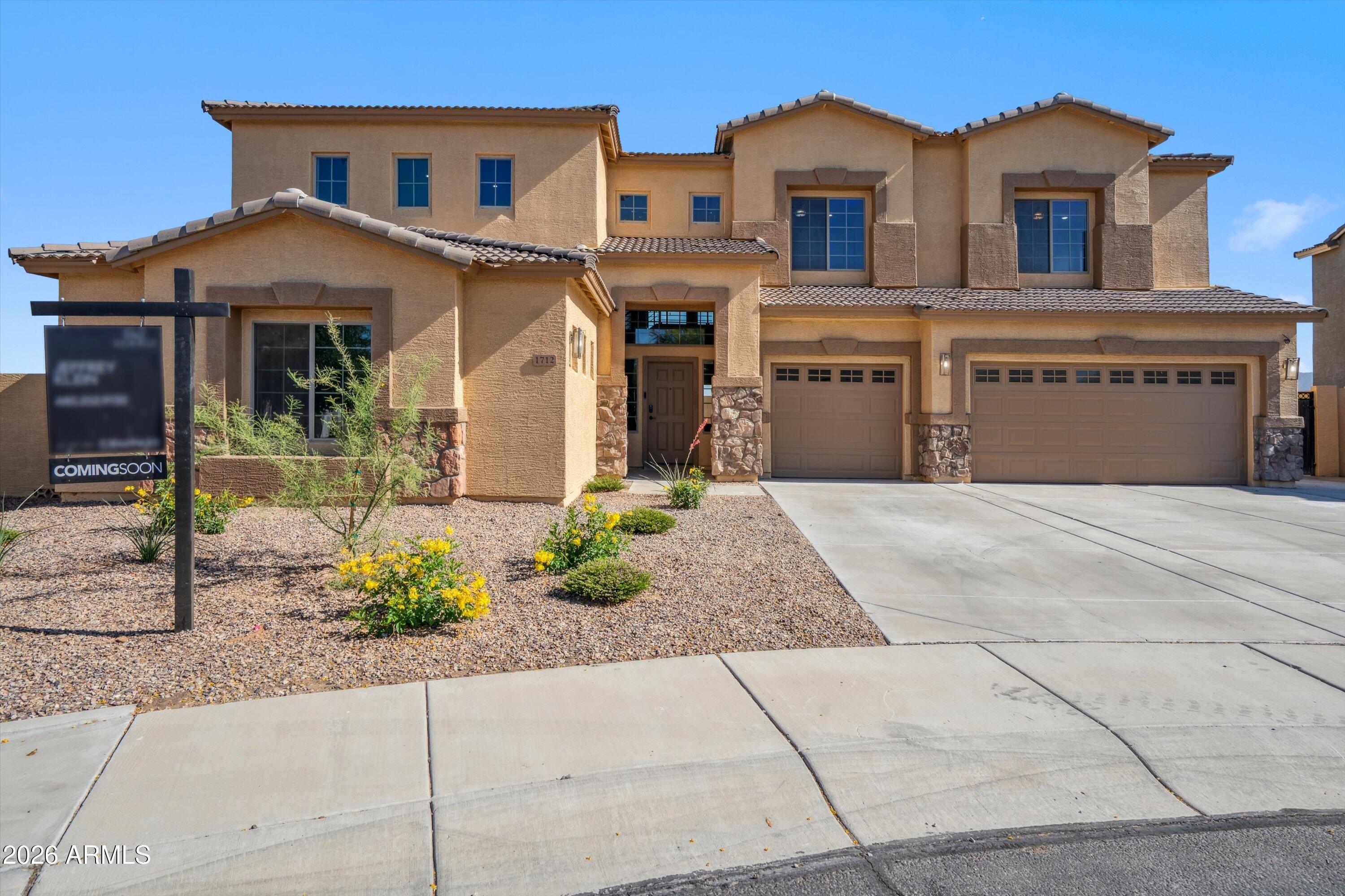 1712 E JOELLE Drive