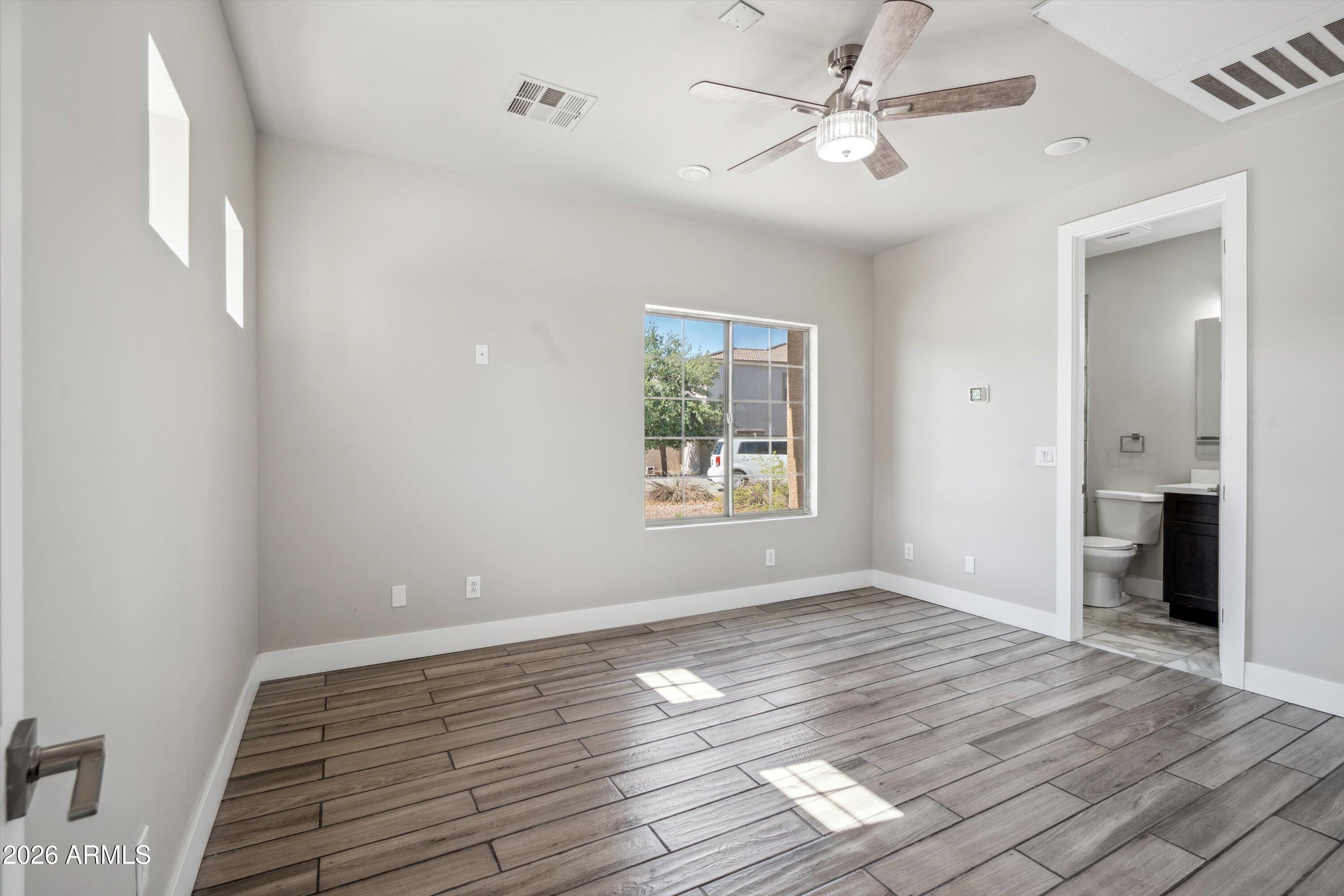 1712 E JOELLE Drive