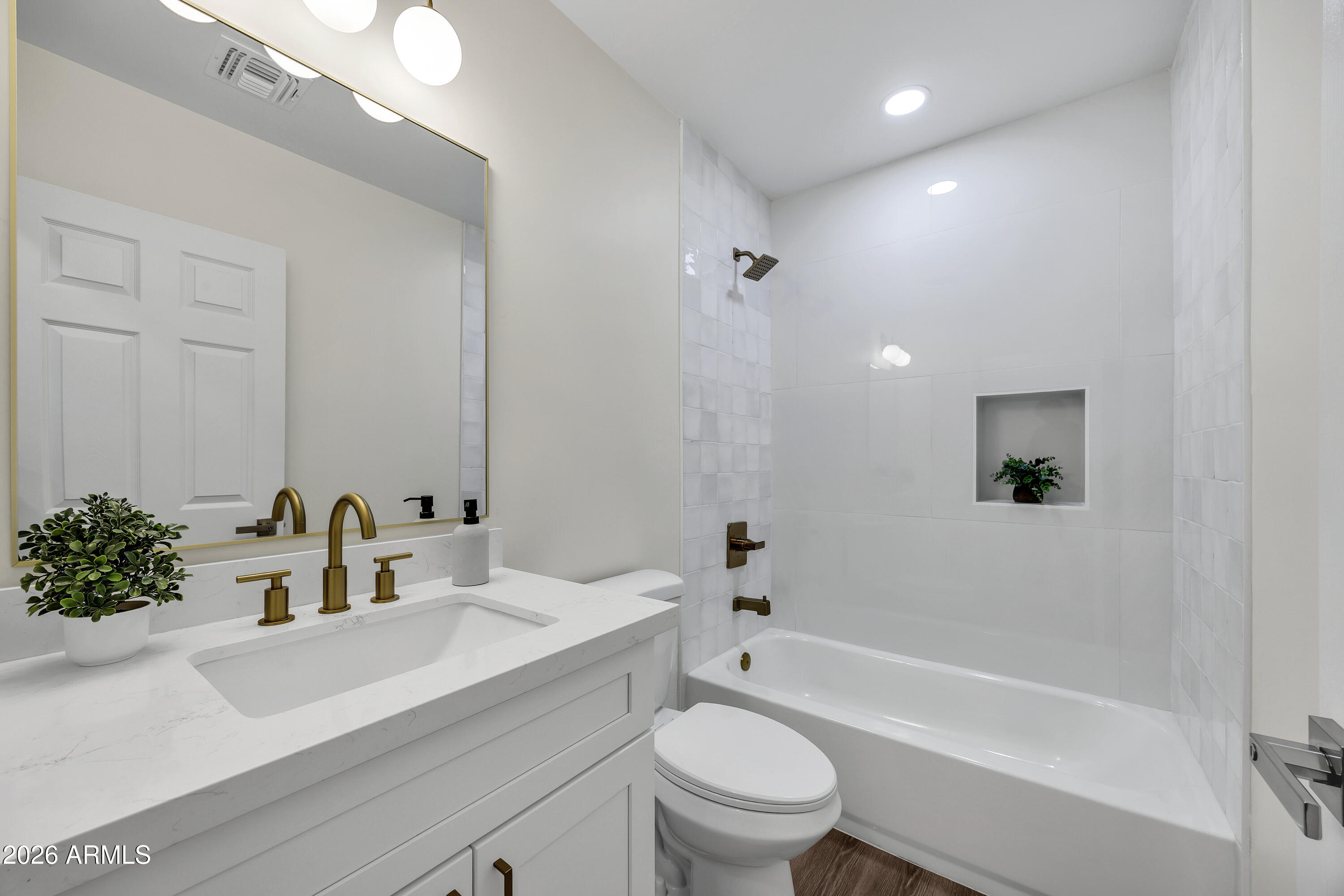 4246 N 10TH Place