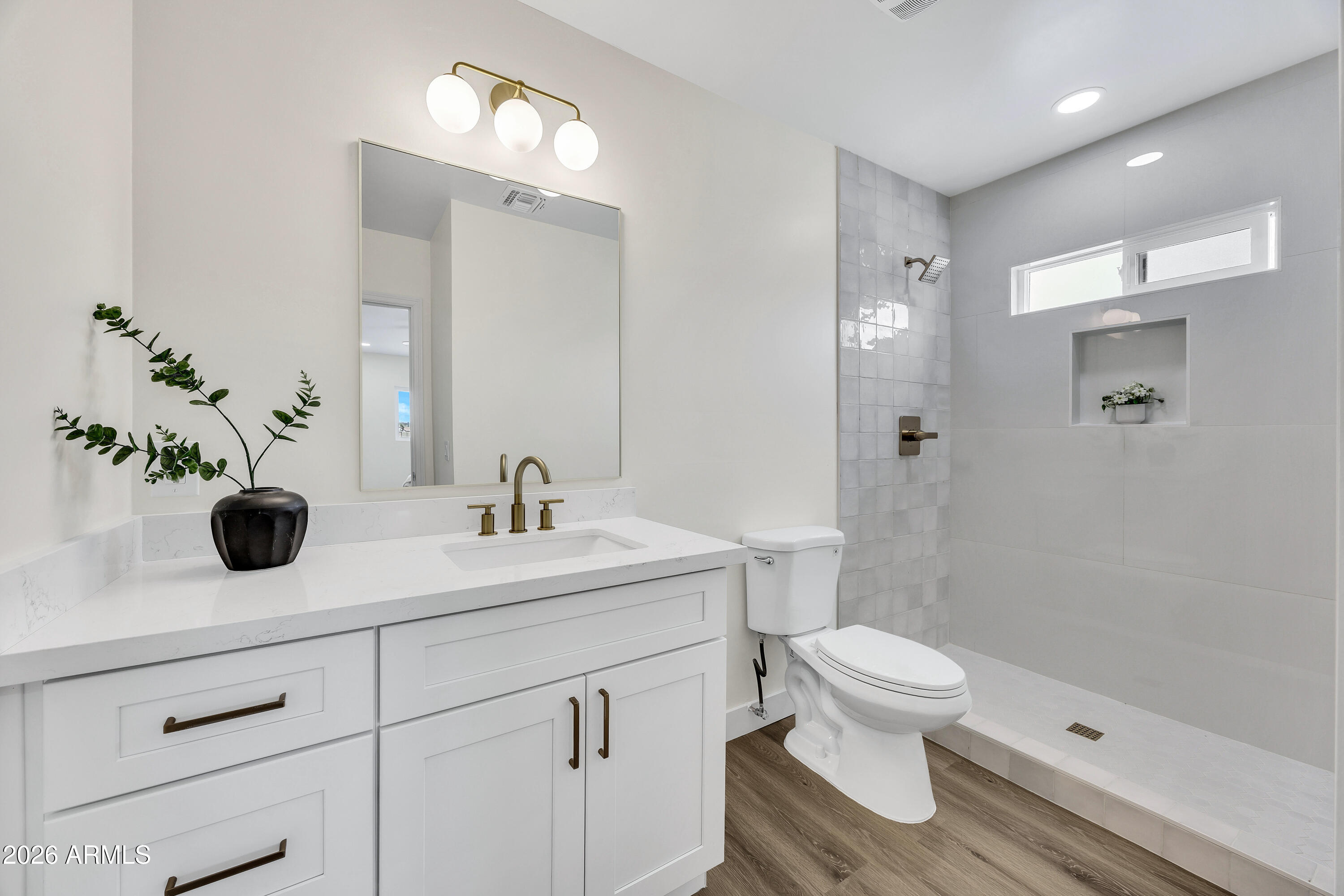 4246 N 10TH Place