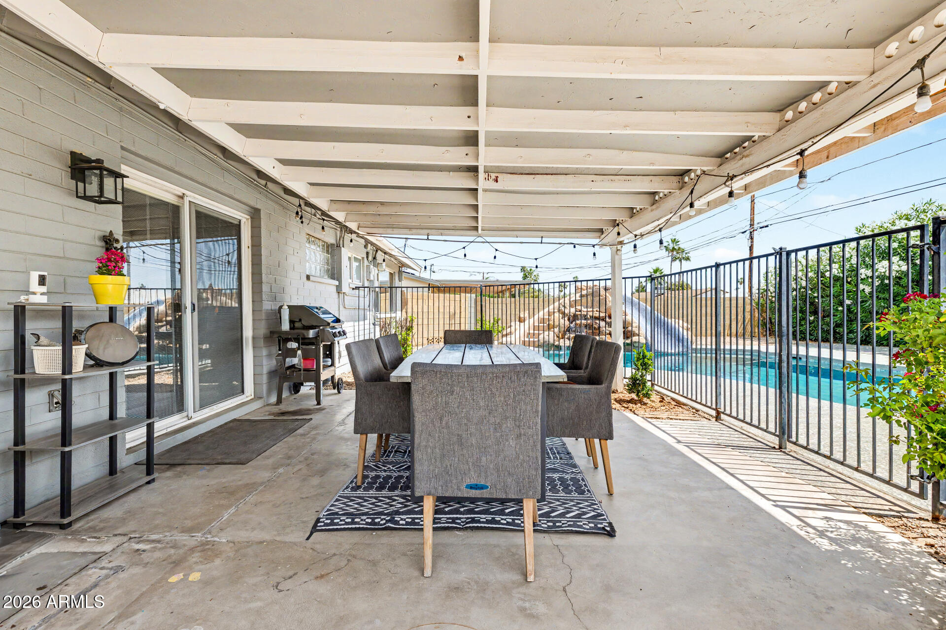 3027 E YUCCA Street