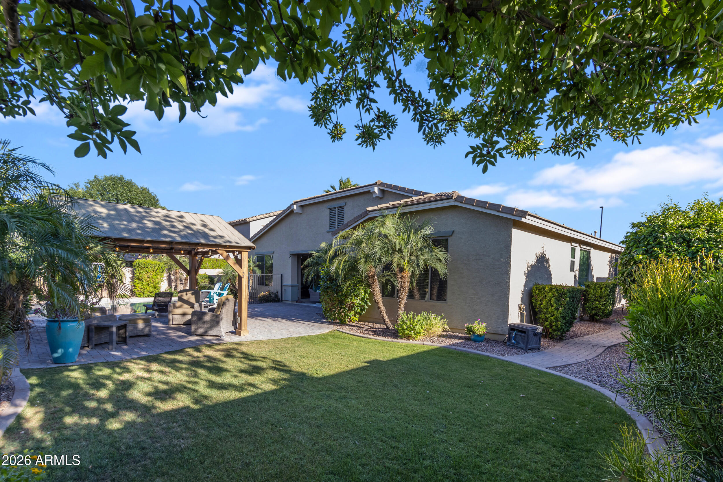 2546 E CAROB Drive