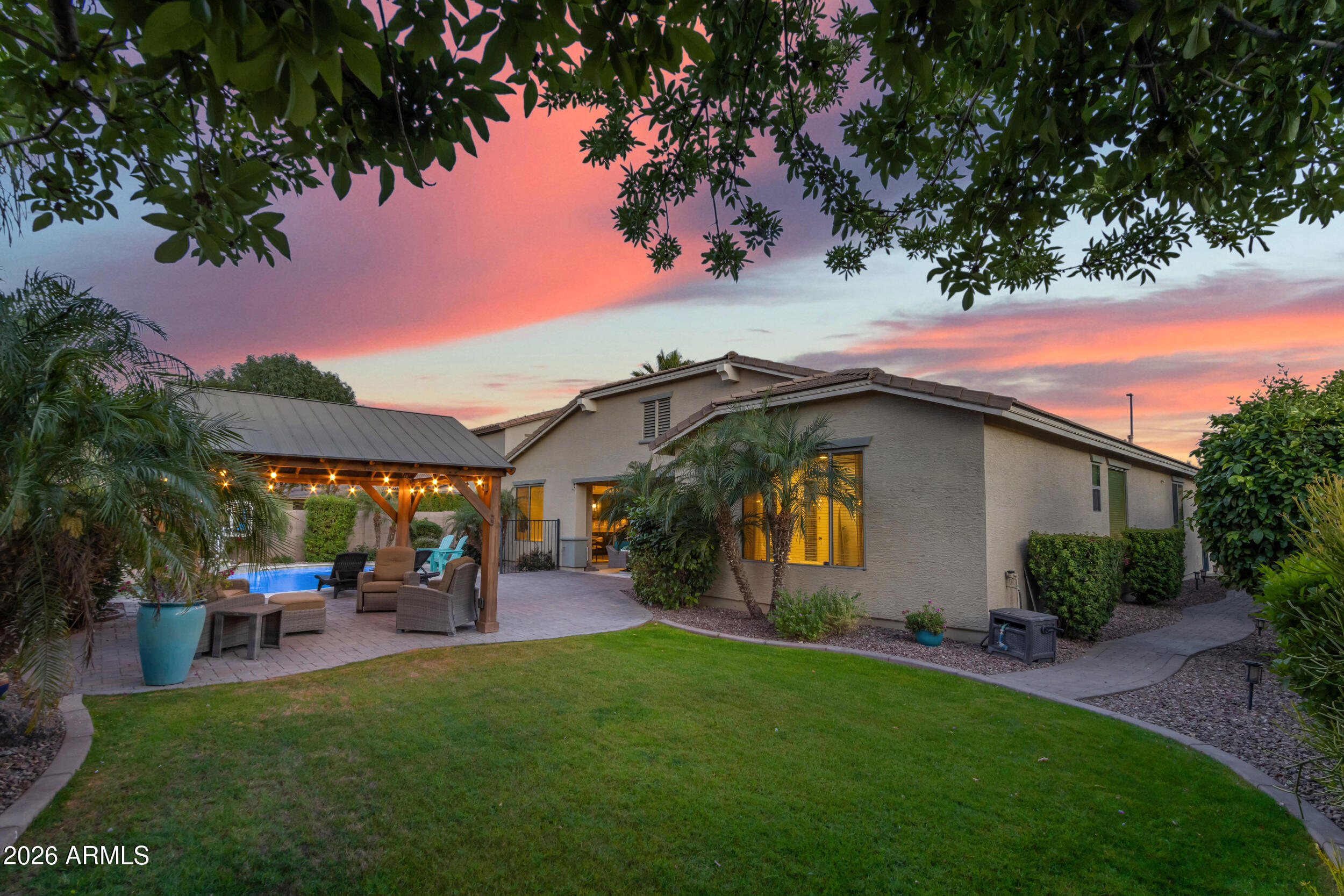 2546 E CAROB Drive