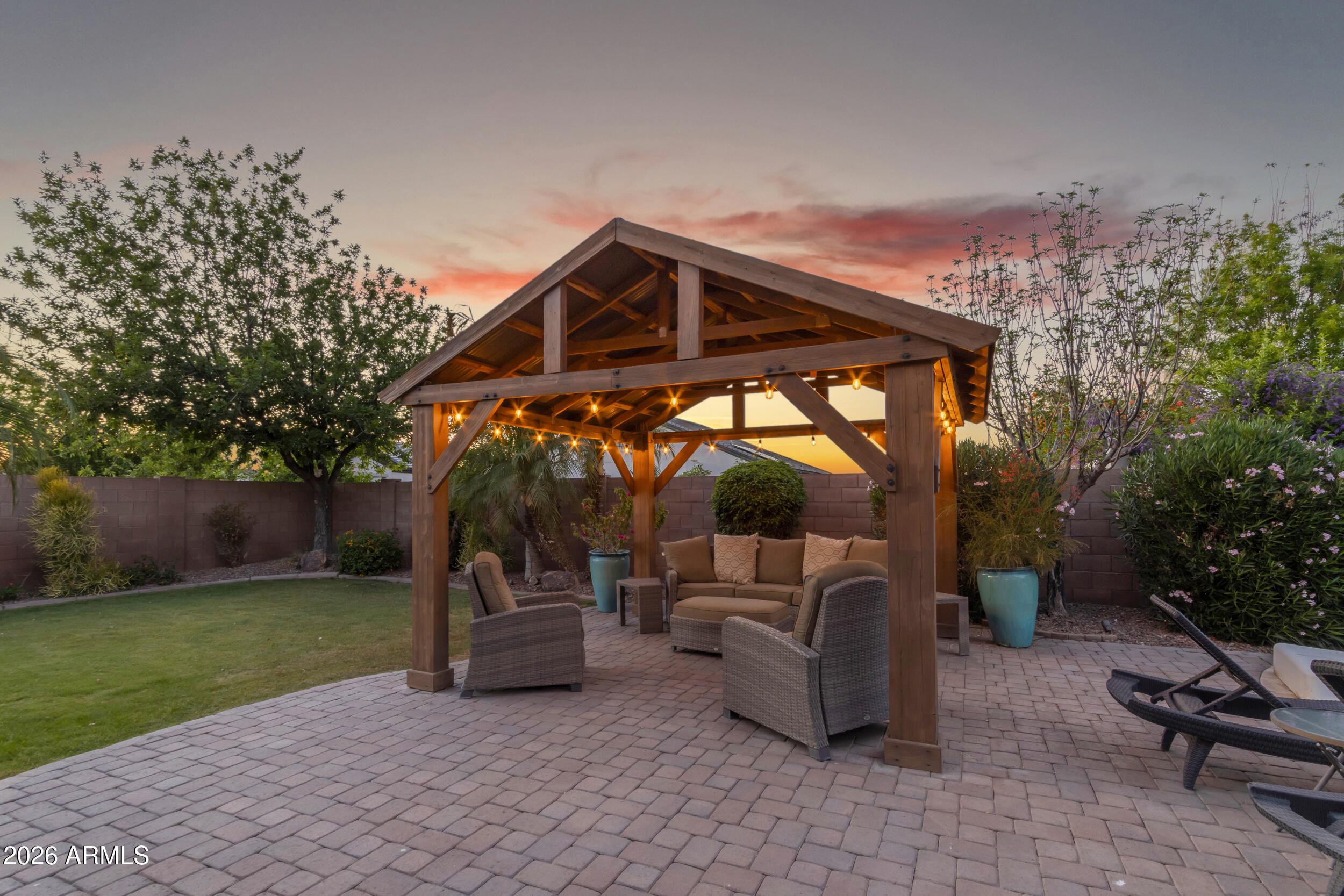 2546 E CAROB Drive
