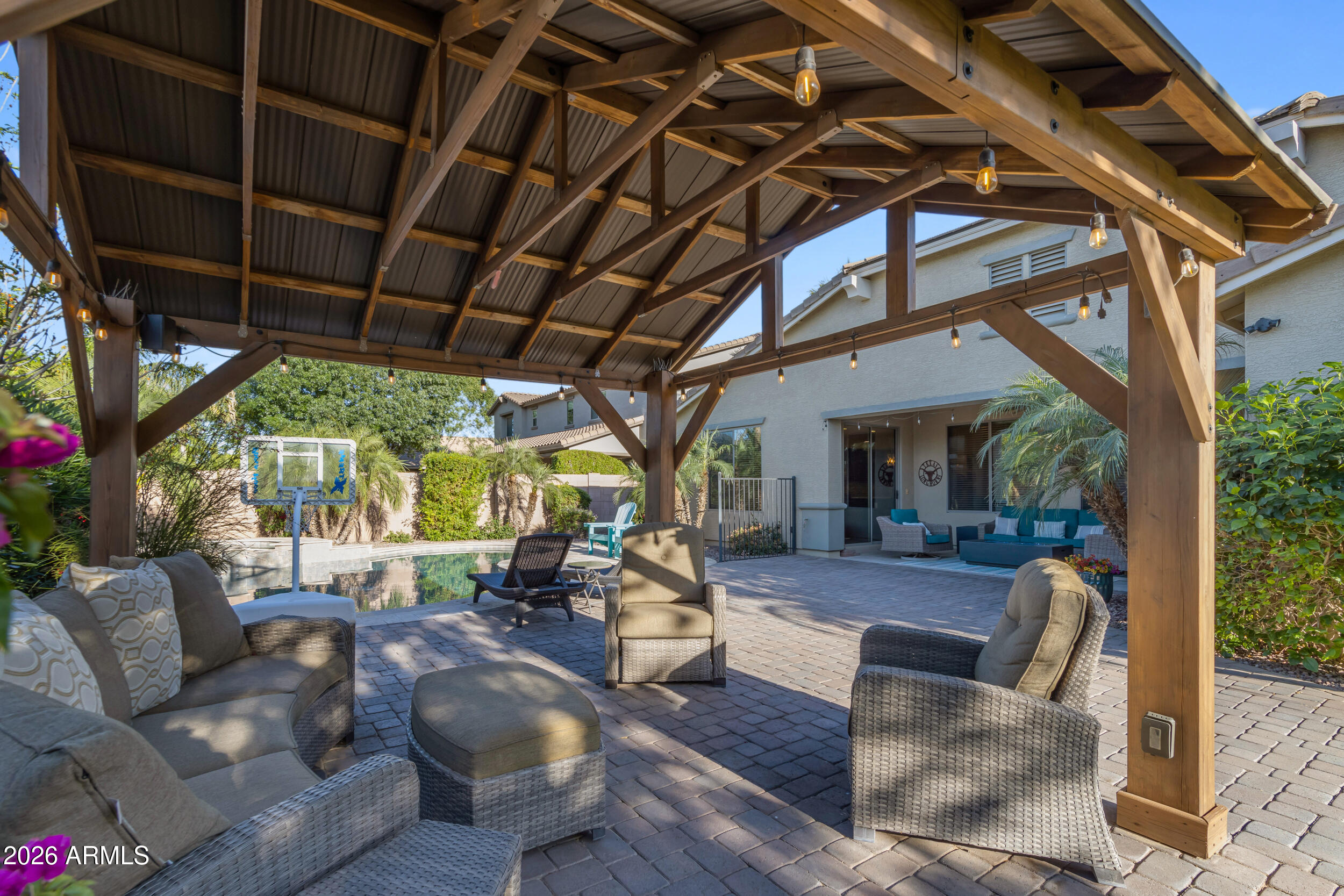 2546 E CAROB Drive
