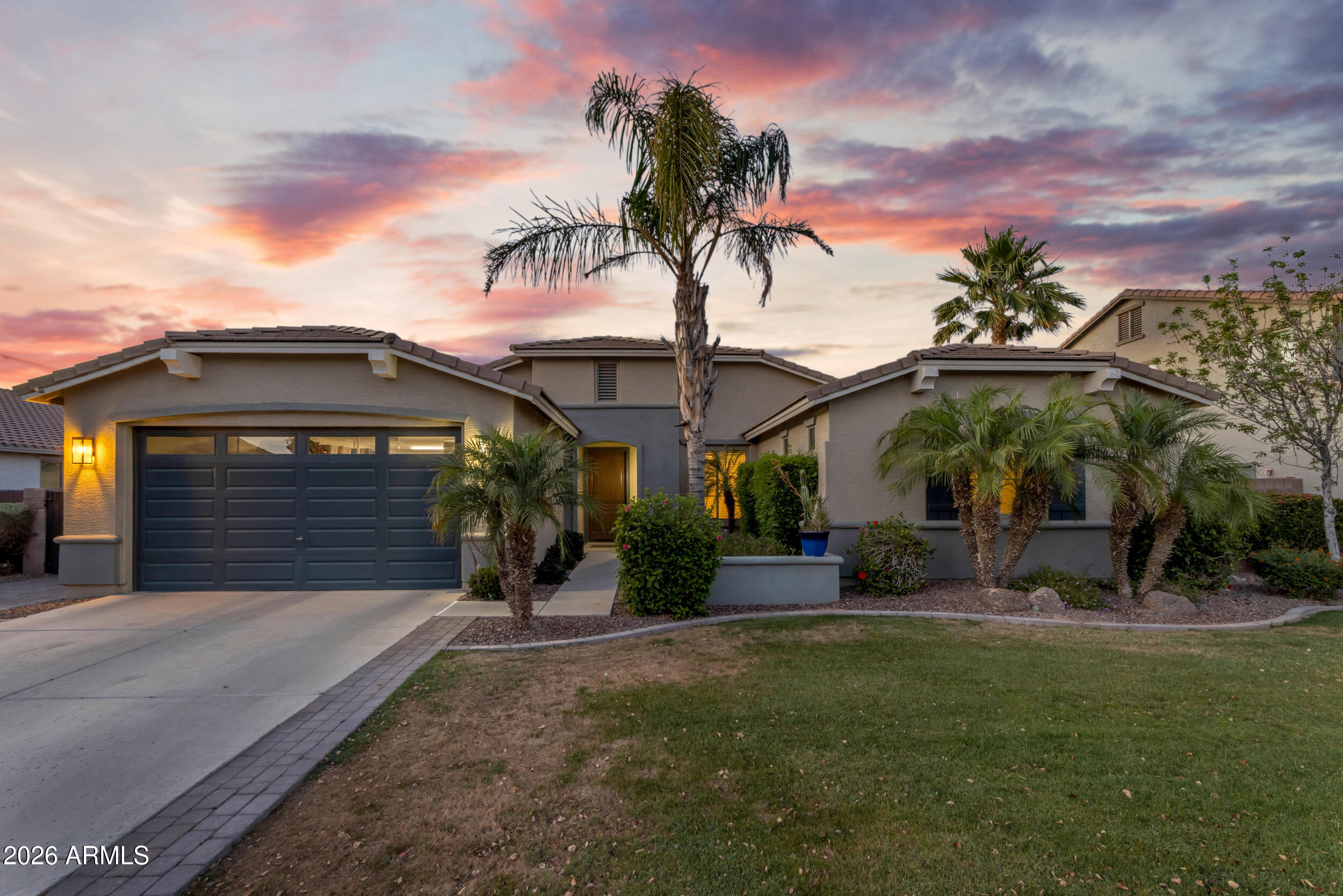 2546 E CAROB Drive