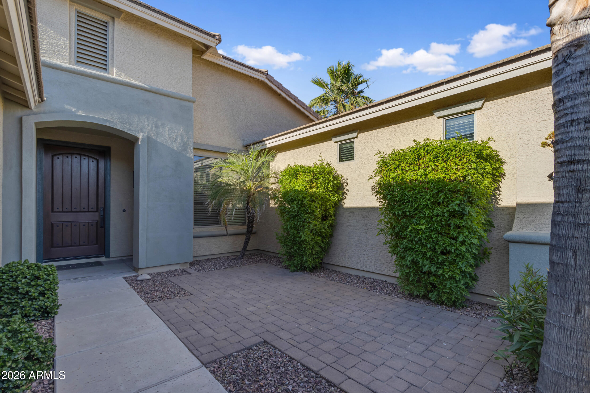 2546 E CAROB Drive