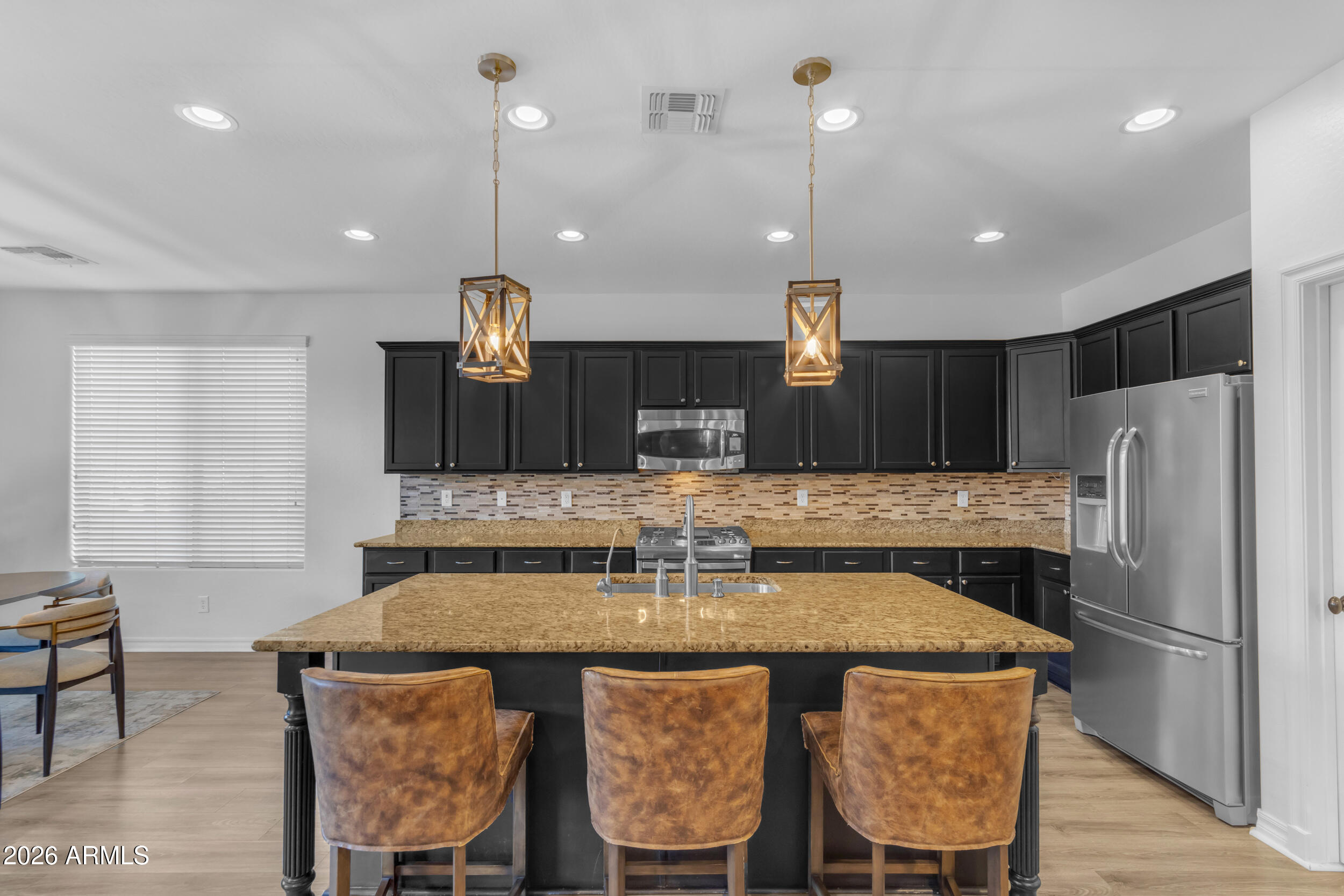 2546 E CAROB Drive