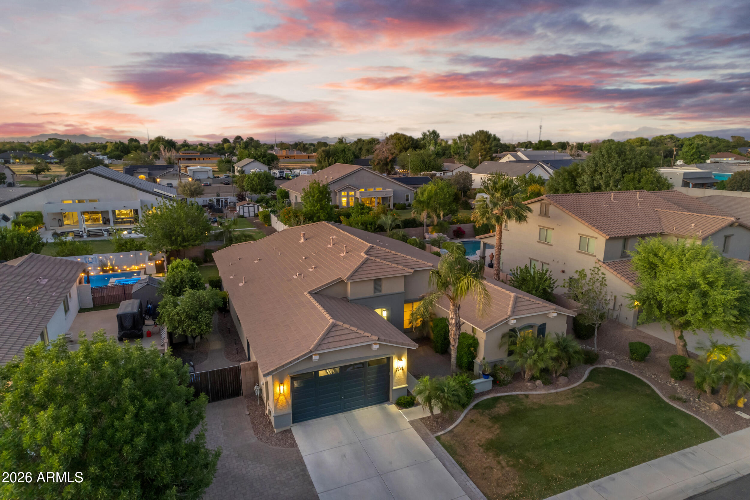 2546 E CAROB Drive