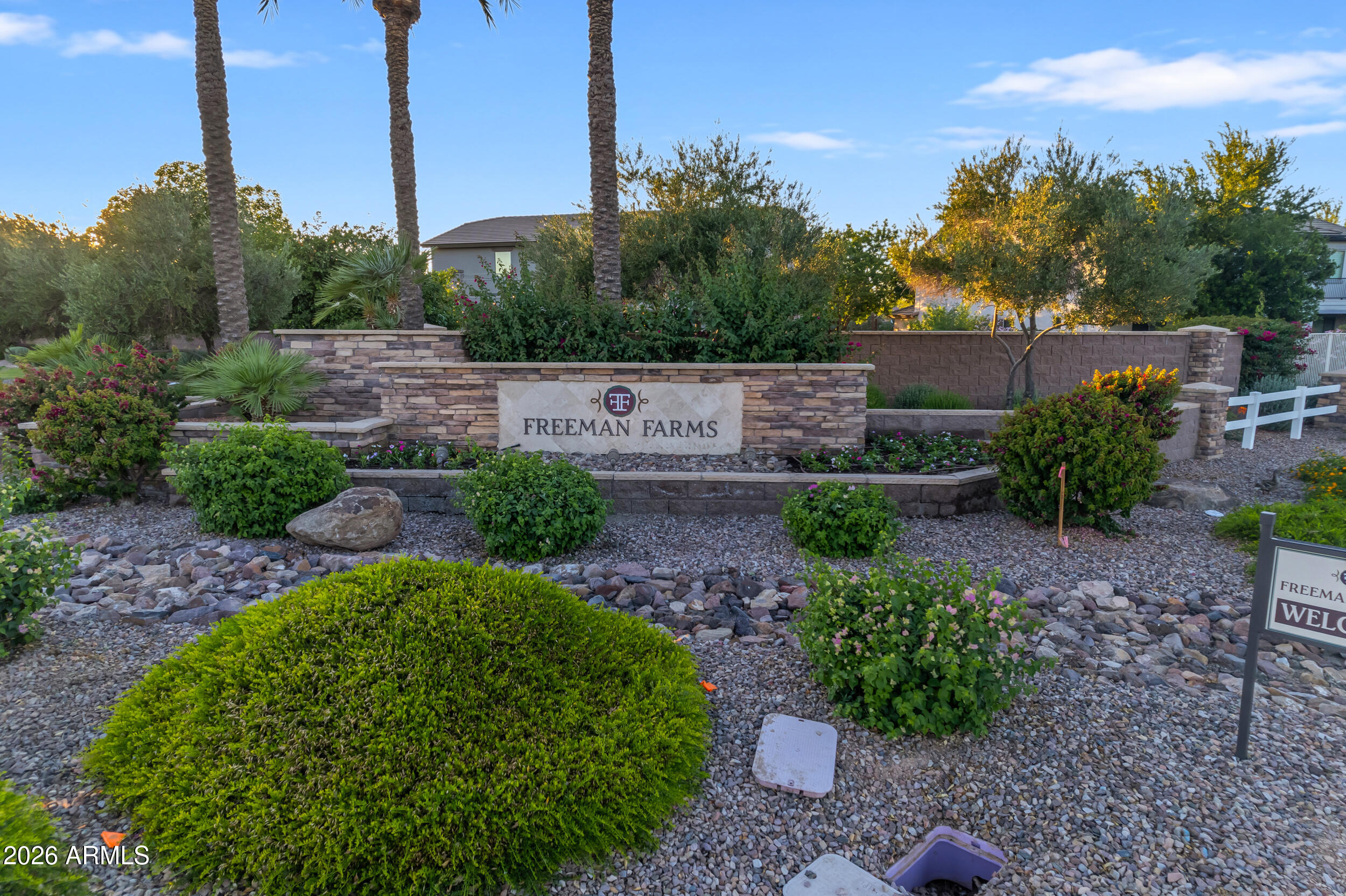 2546 E CAROB Drive
