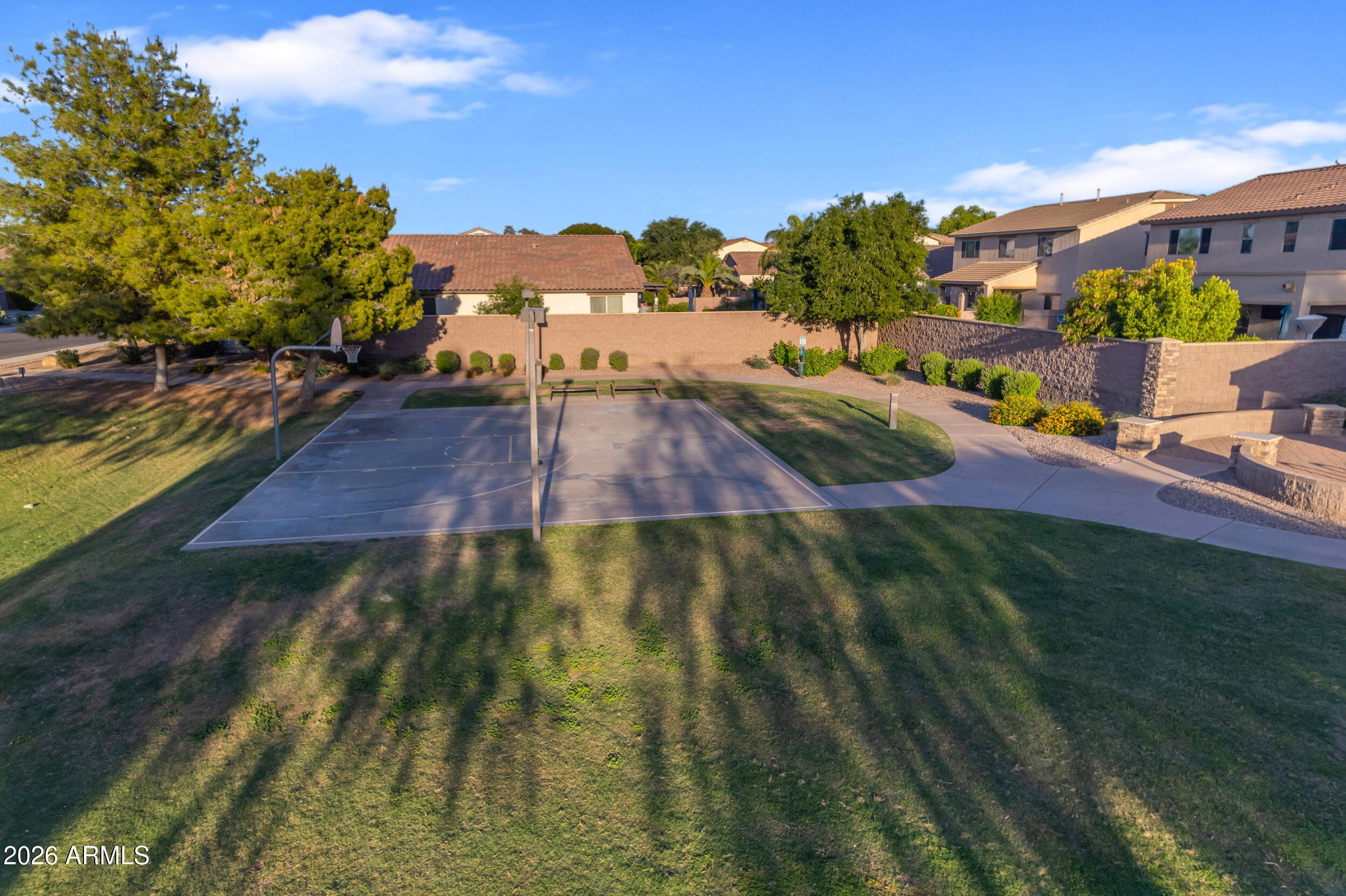 2546 E CAROB Drive
