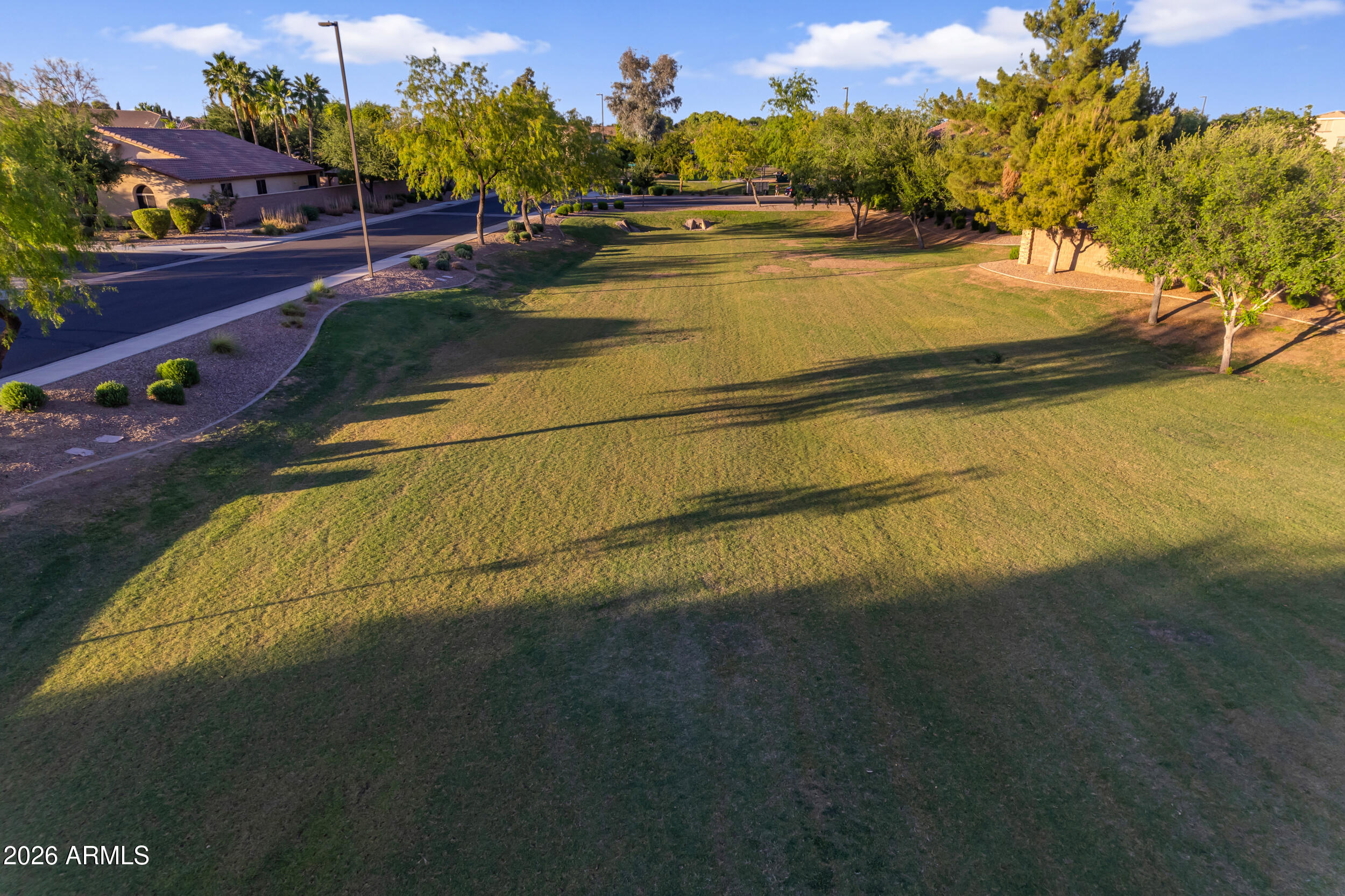 2546 E CAROB Drive