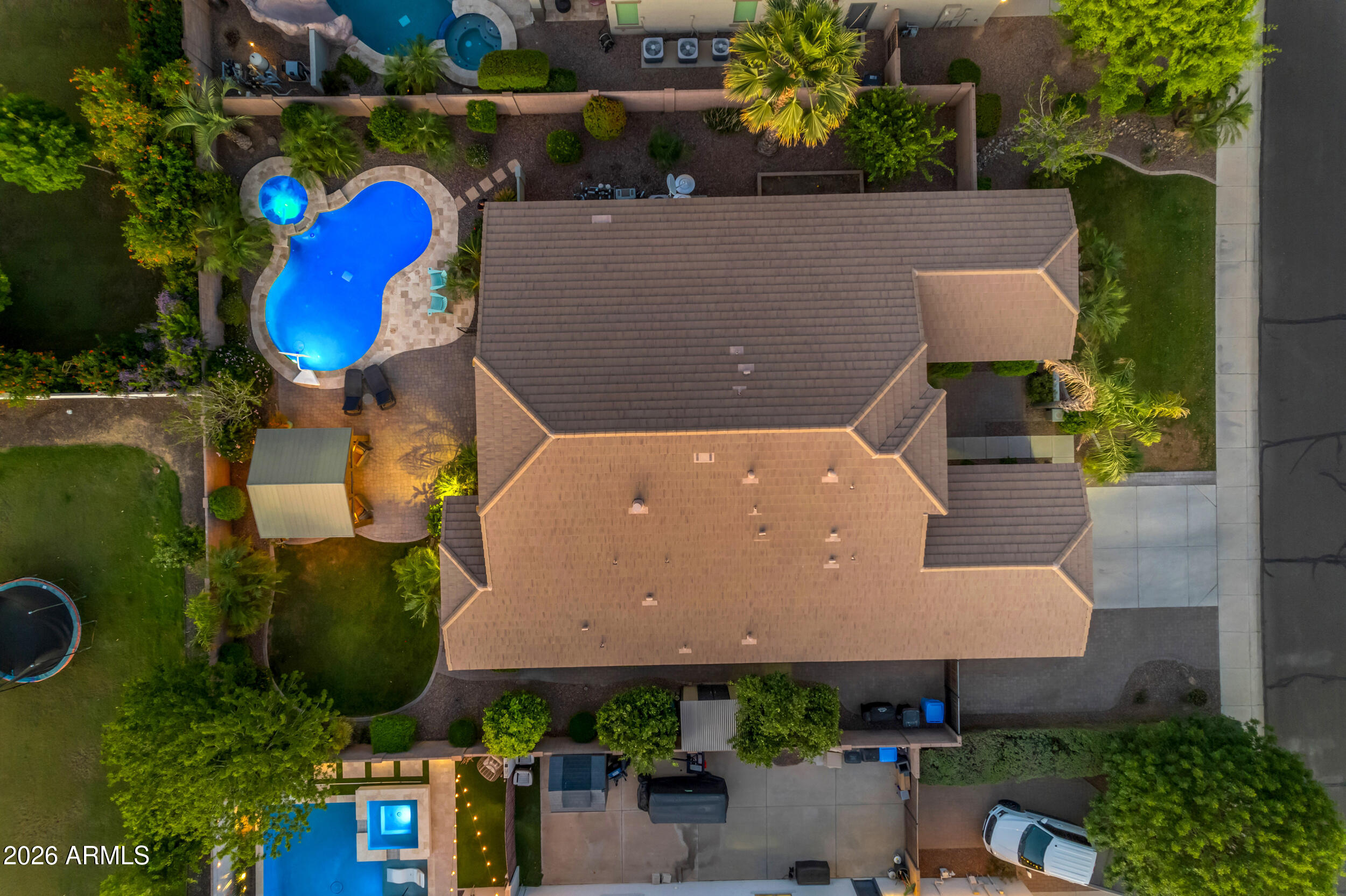 2546 E CAROB Drive