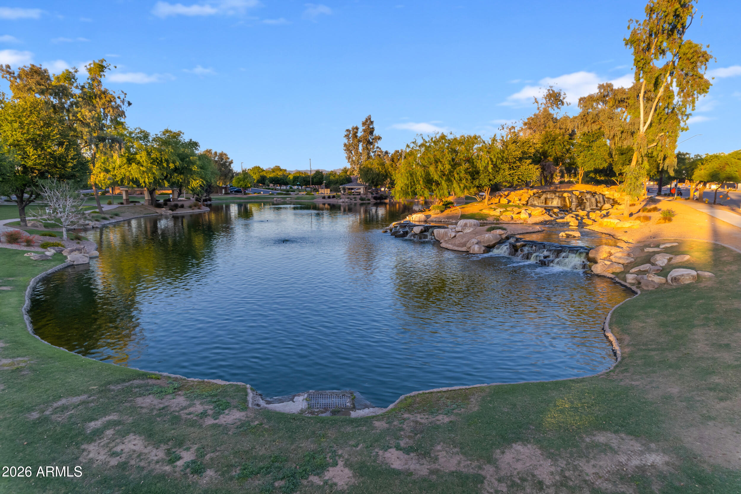 2546 E CAROB Drive