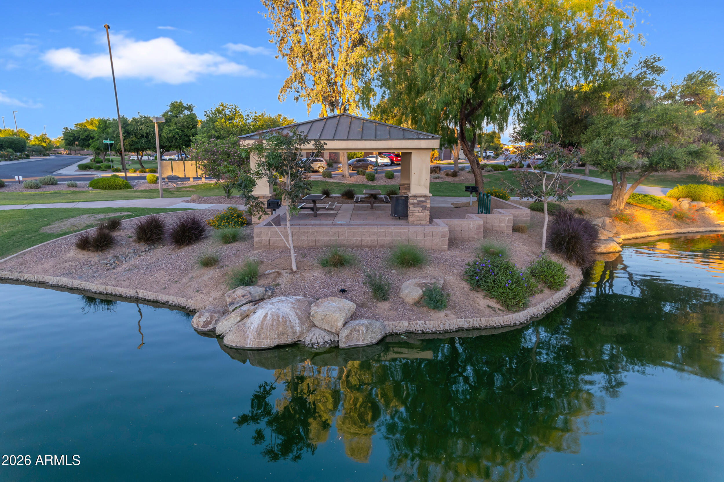 2546 E CAROB Drive