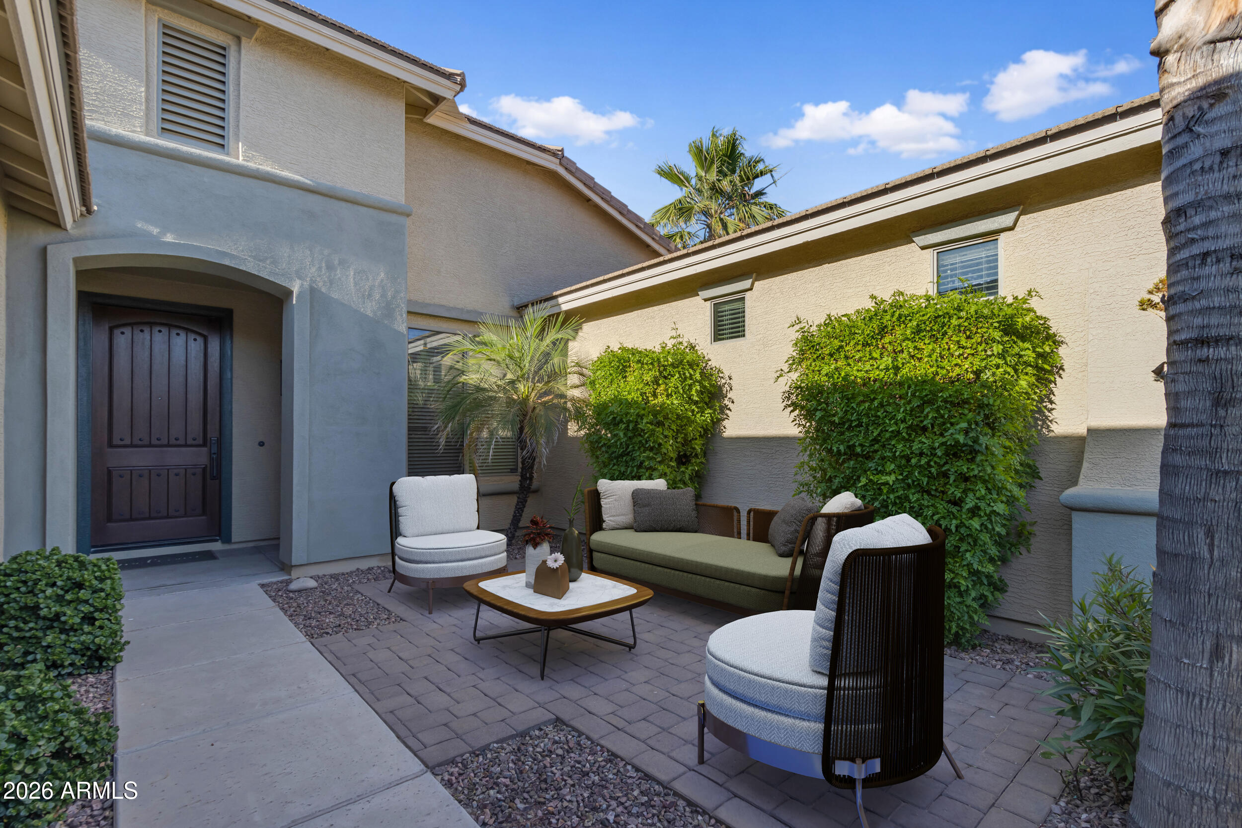2546 E CAROB Drive