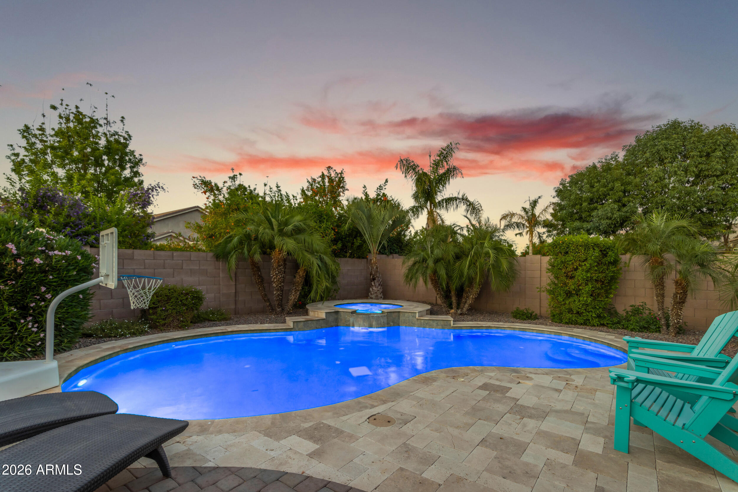 2546 E CAROB Drive