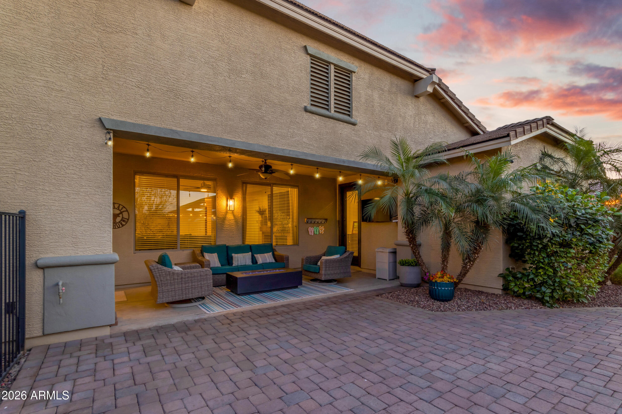 2546 E CAROB Drive