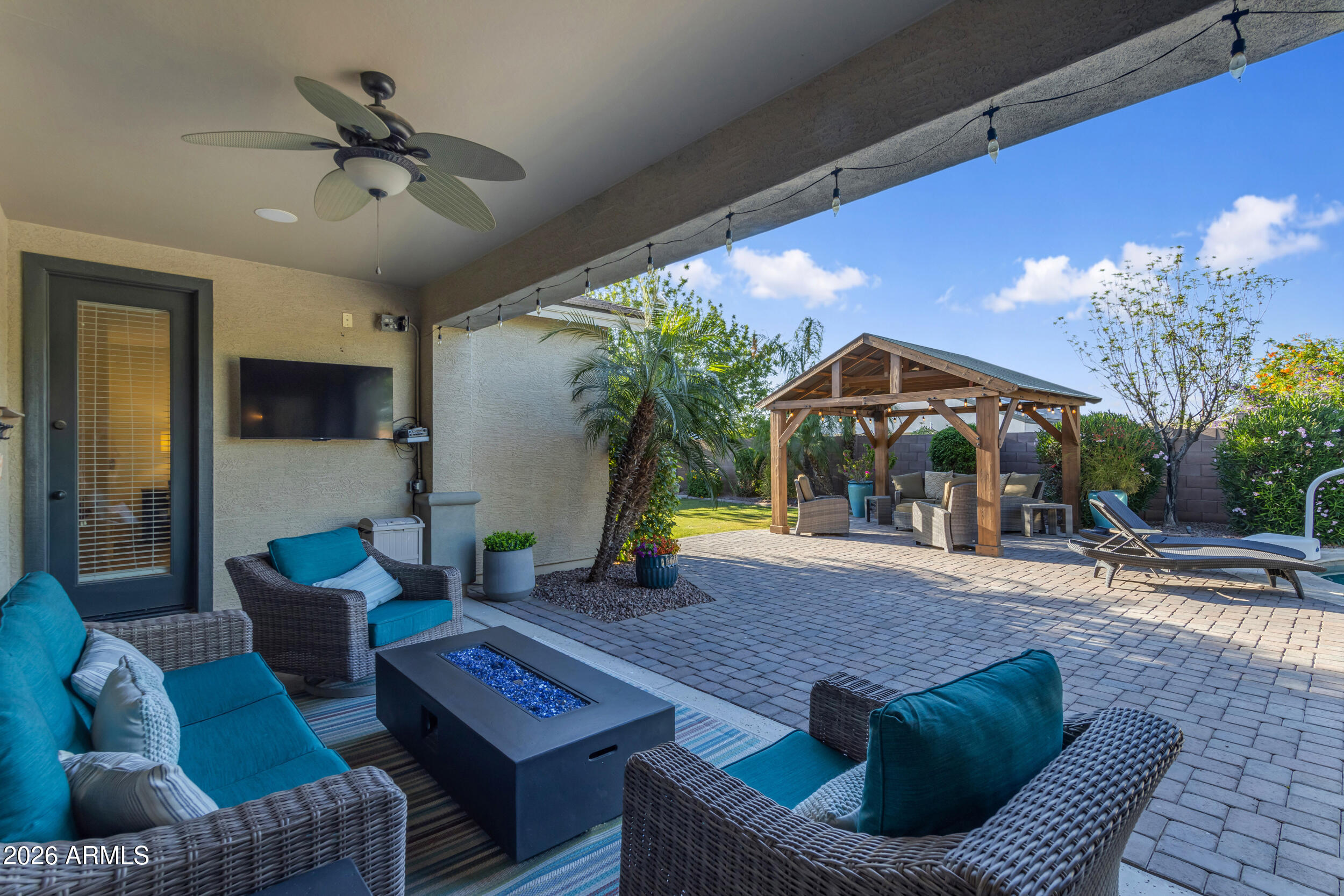 2546 E CAROB Drive