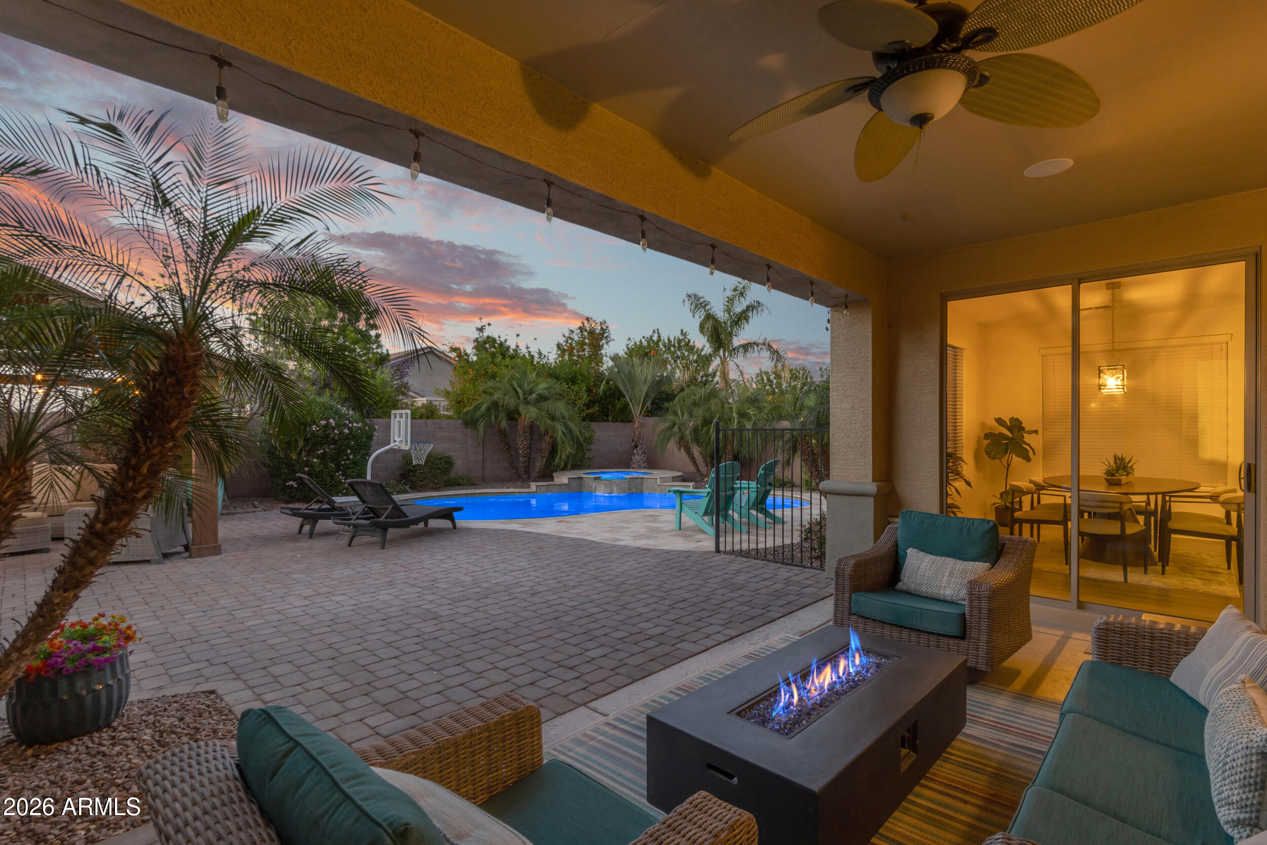 2546 E CAROB Drive