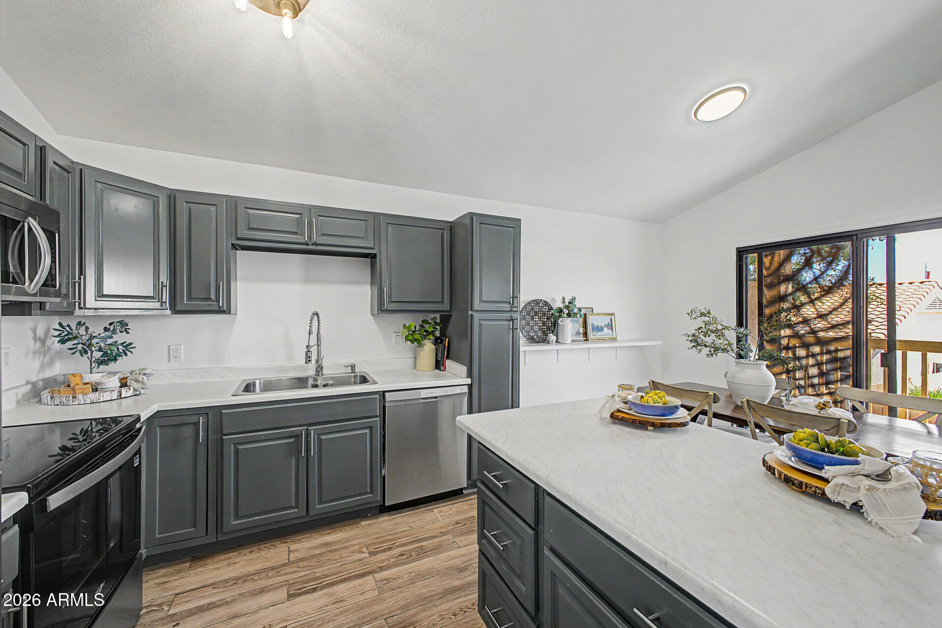 4021 E AMBERWOOD Drive