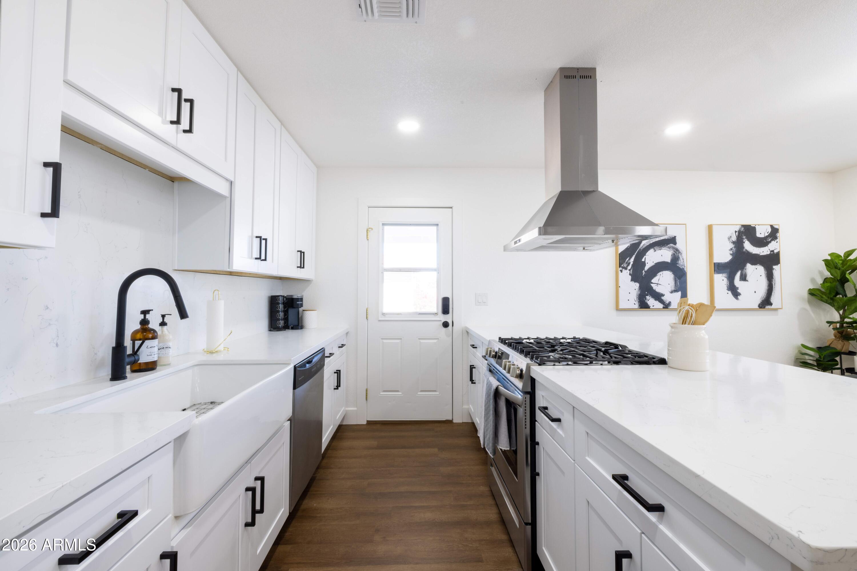 216 E WASHINGTON Avenue