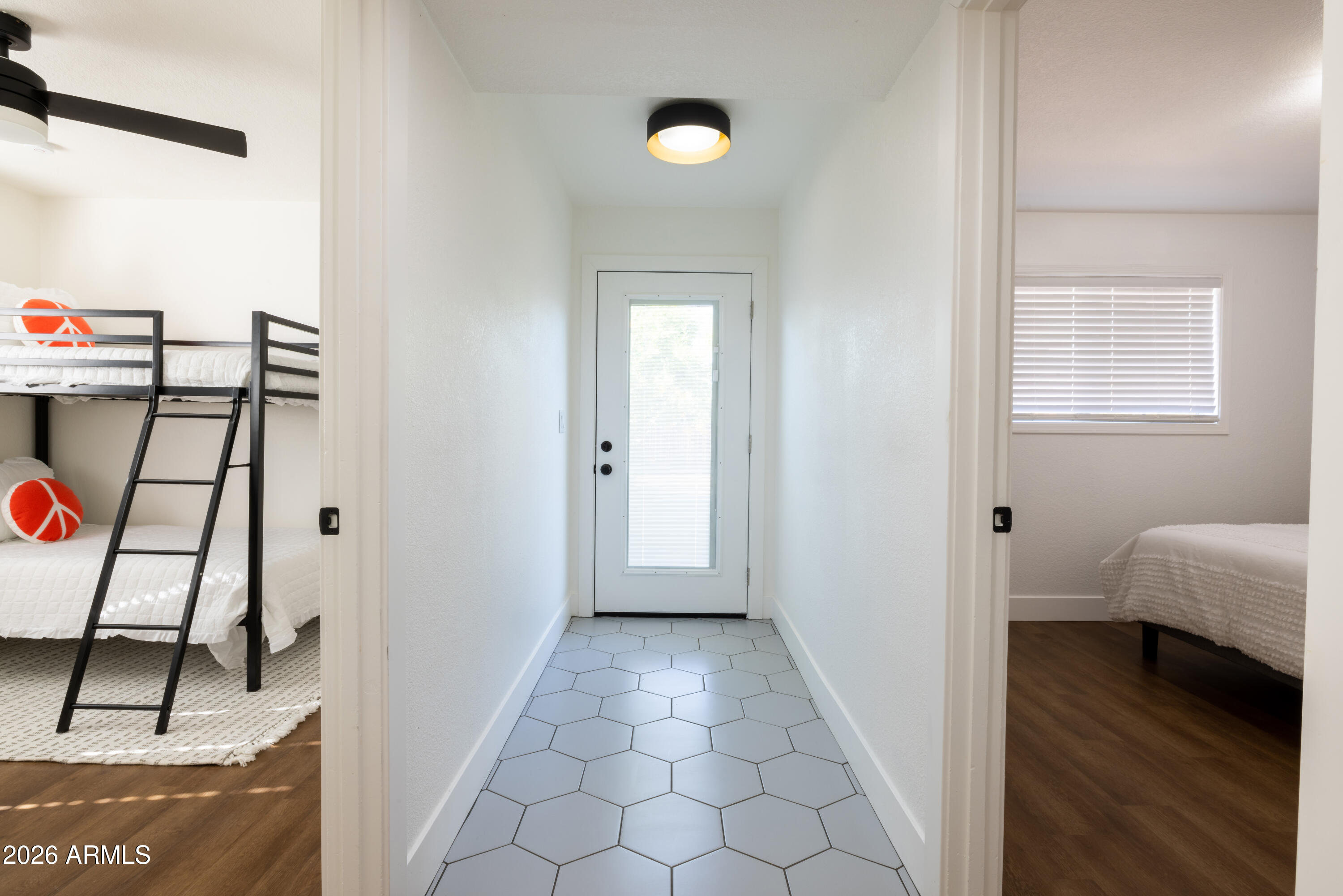 216 E WASHINGTON Avenue