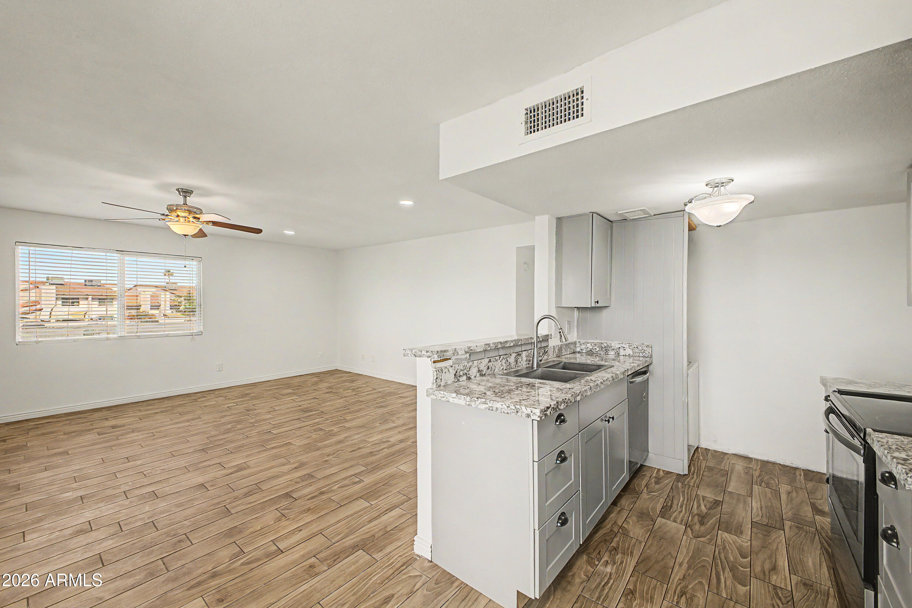 2132 W Glenrosa Avenue 81D