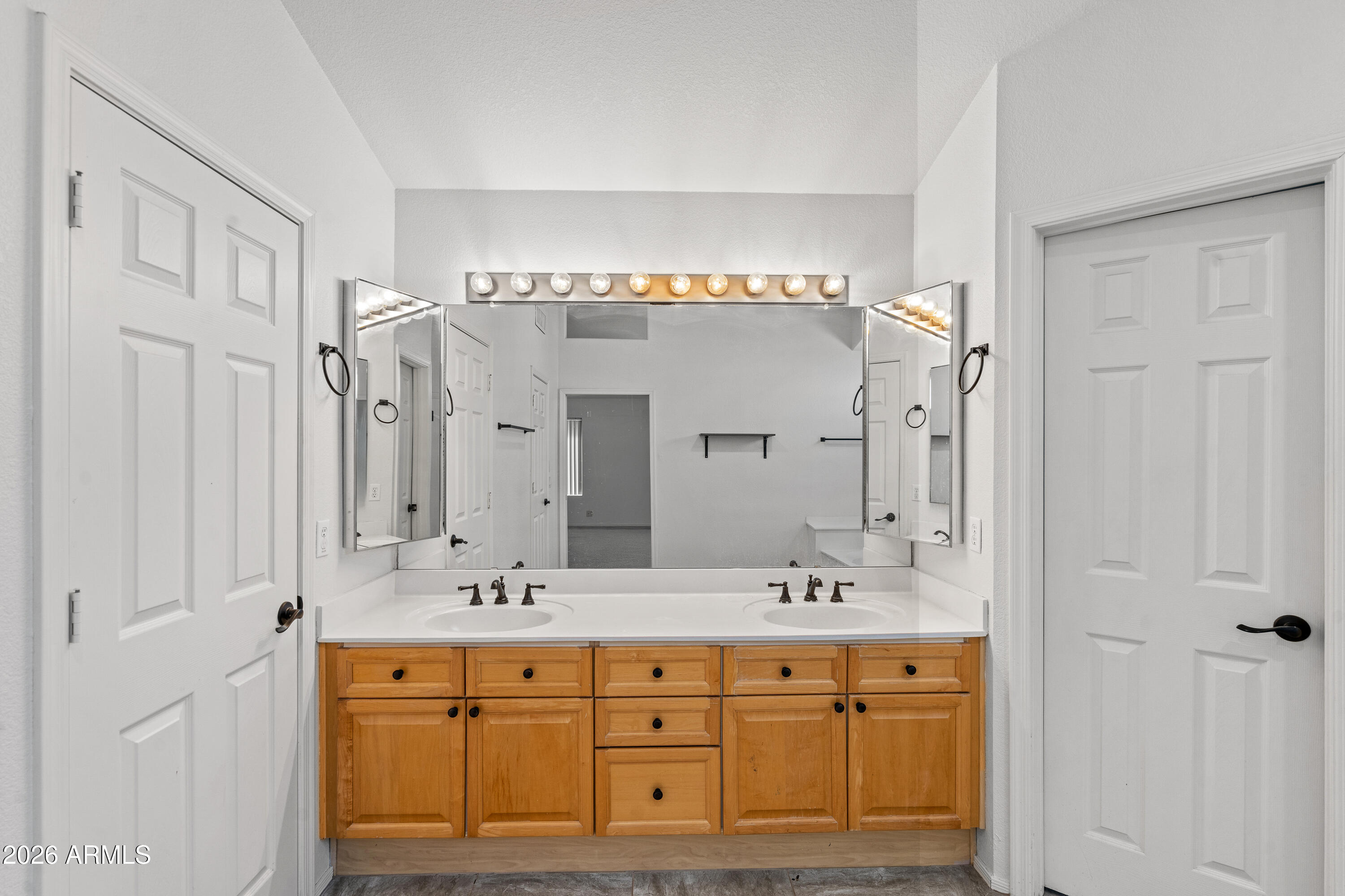 5952 W MORNING DOVE Drive
