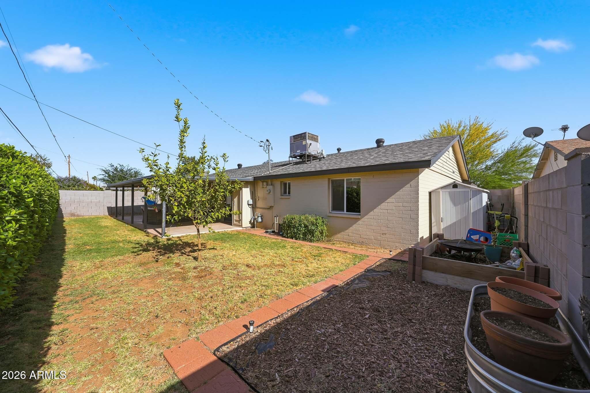 3520 E THUNDERBIRD Road