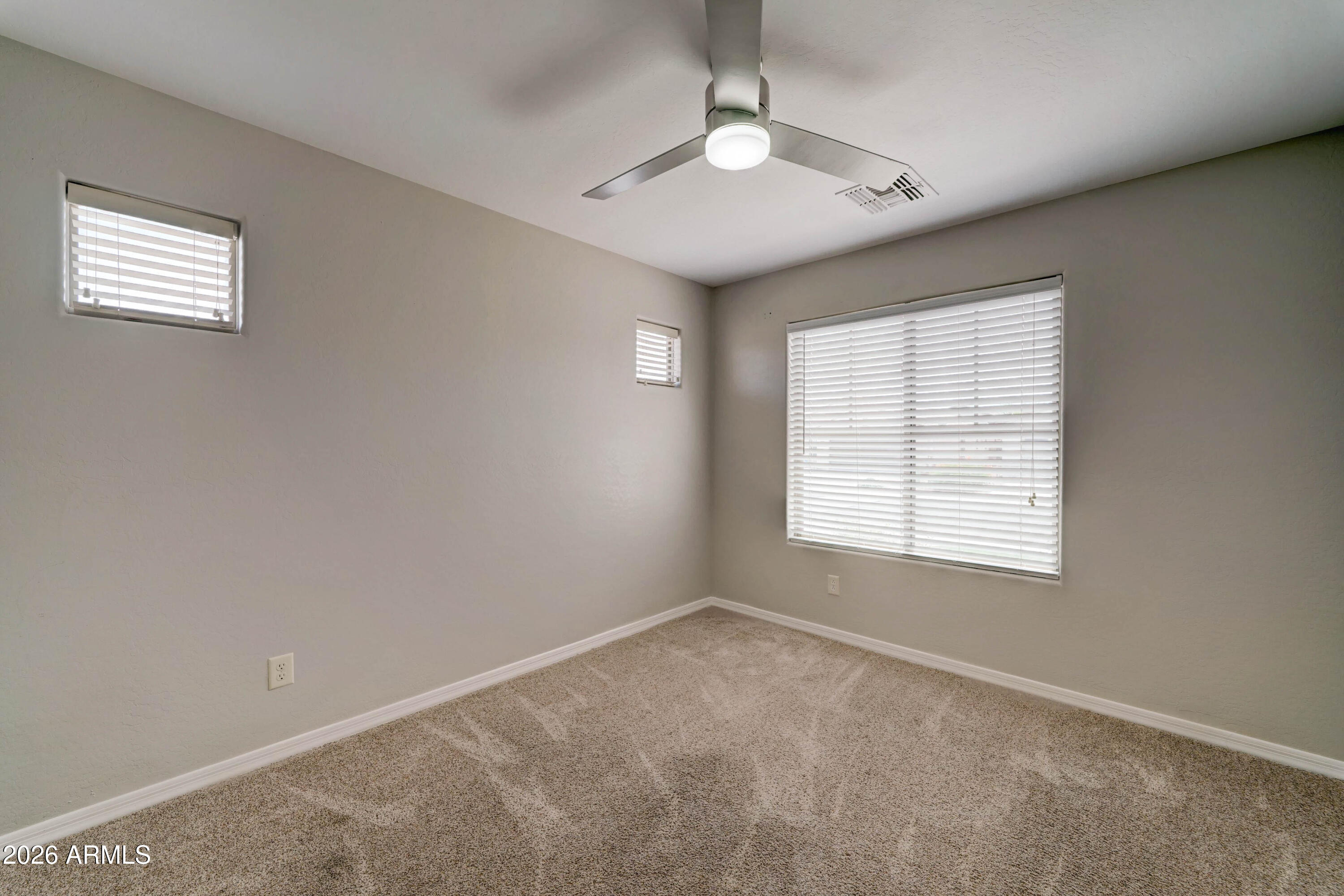928 W DESERT HILLS Drive