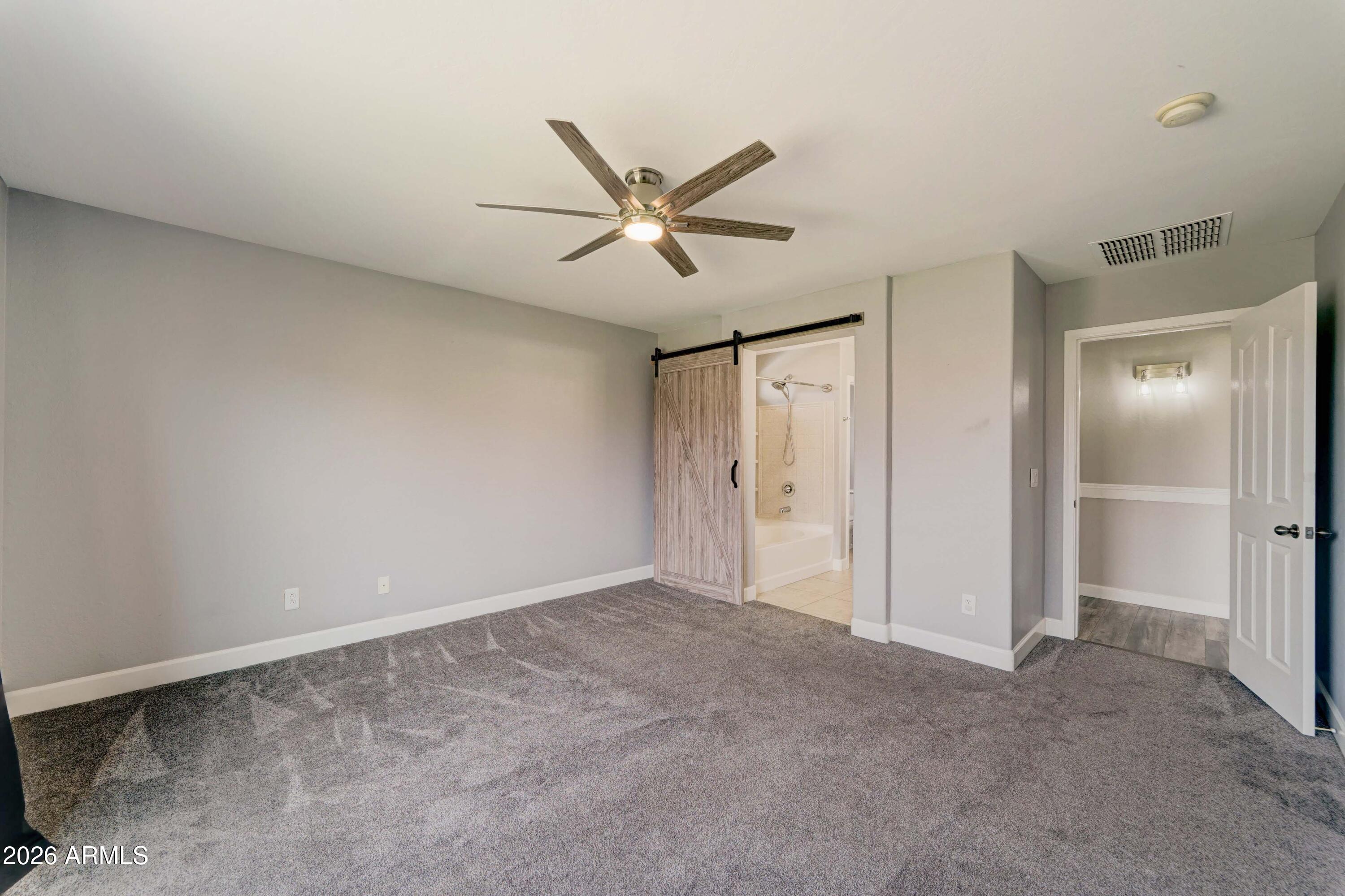 928 W DESERT HILLS Drive