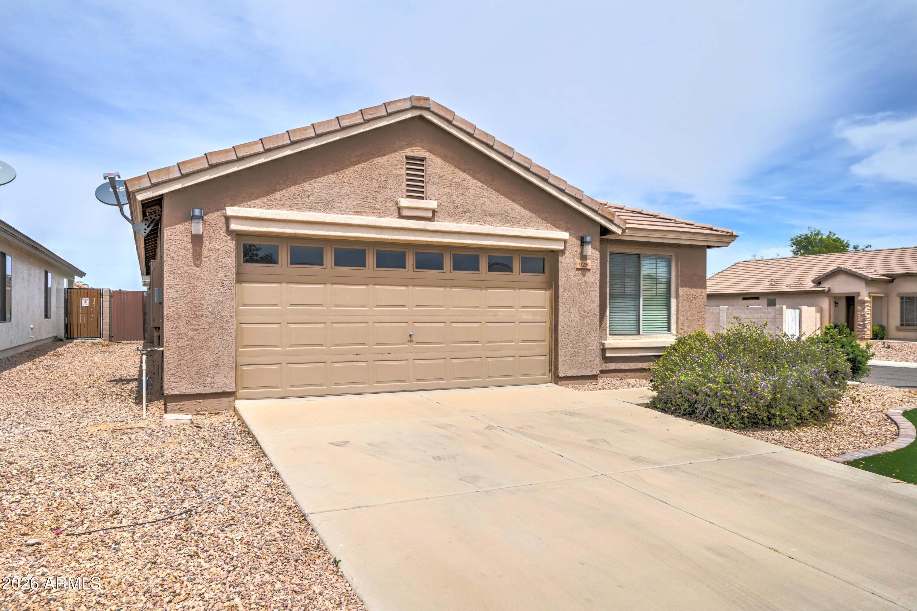 928 W DESERT HILLS Drive