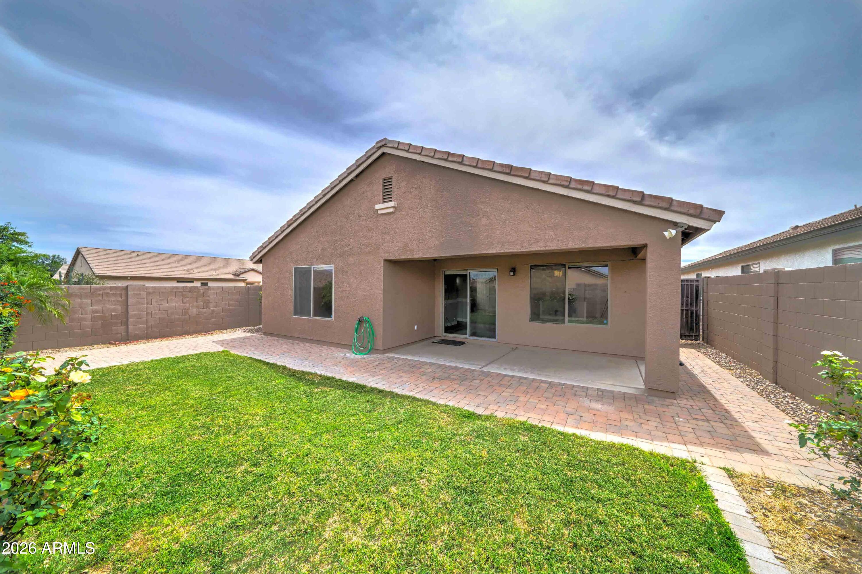928 W DESERT HILLS Drive