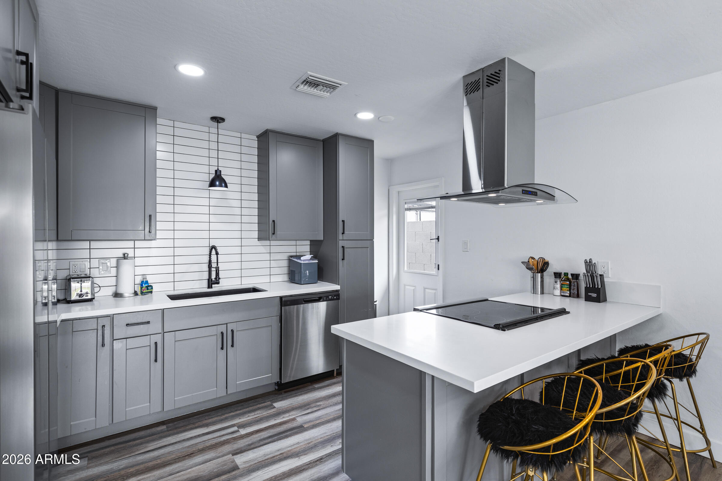 8501 E VERNON Avenue