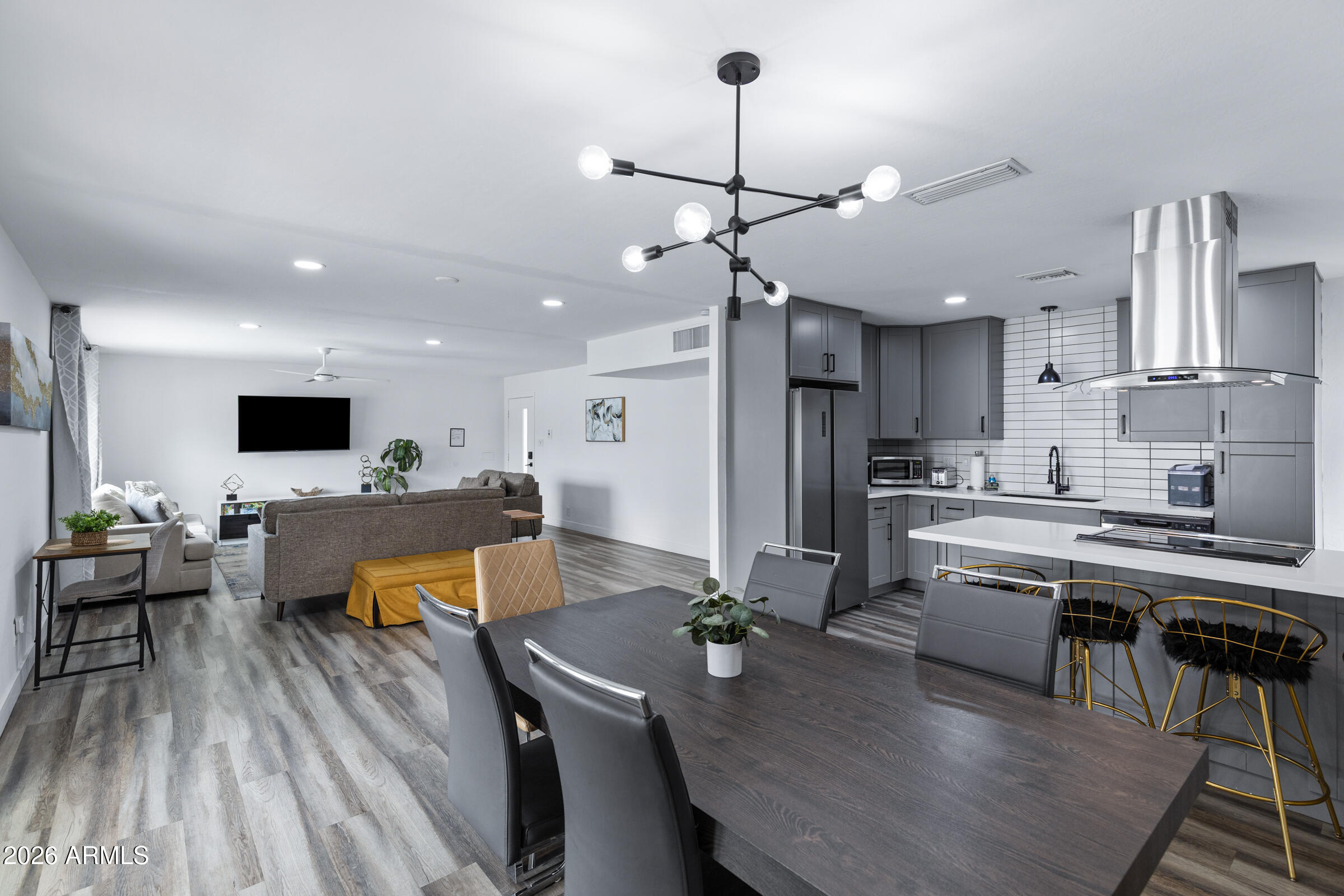 8501 E VERNON Avenue