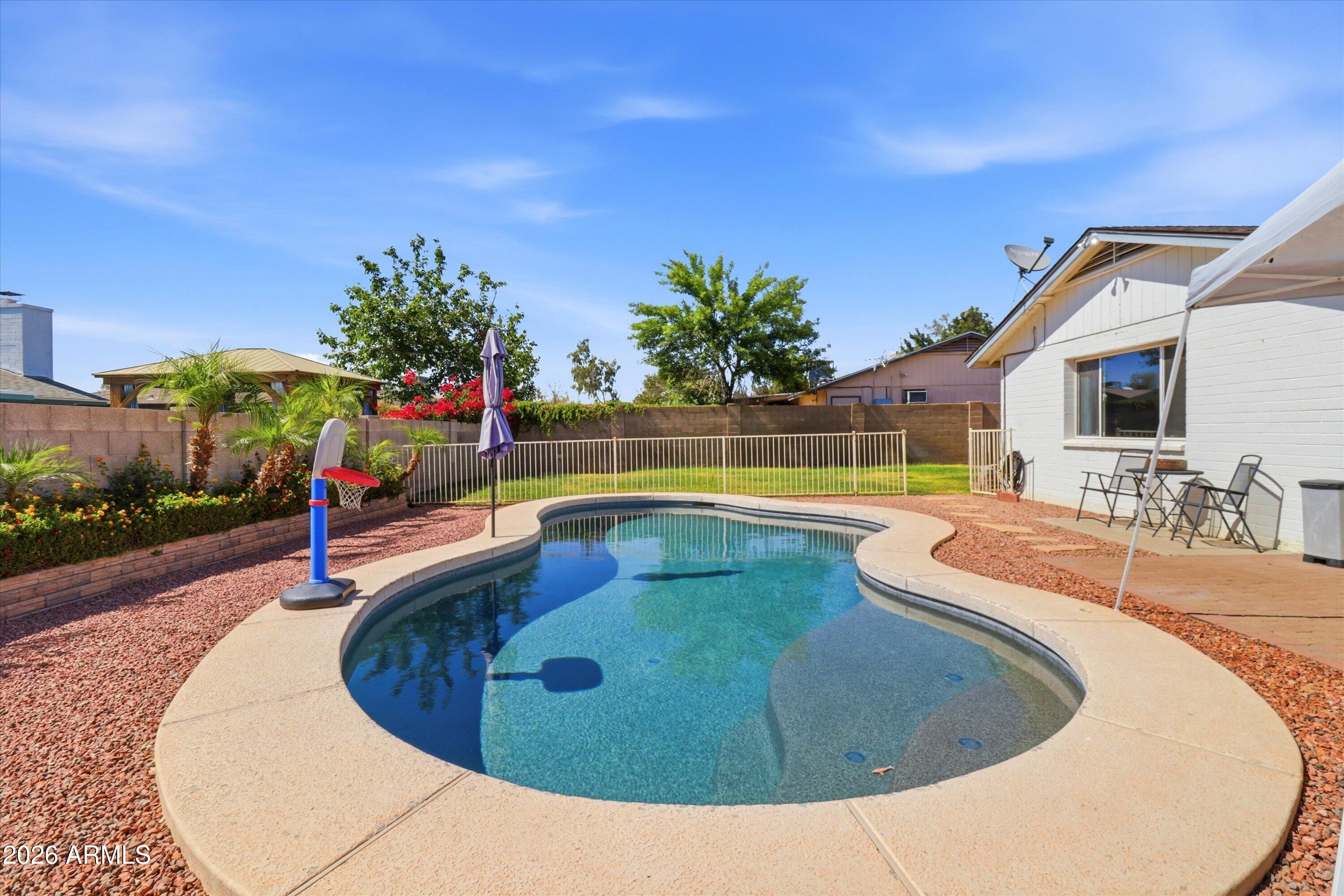 1934 W KRISTAL Way