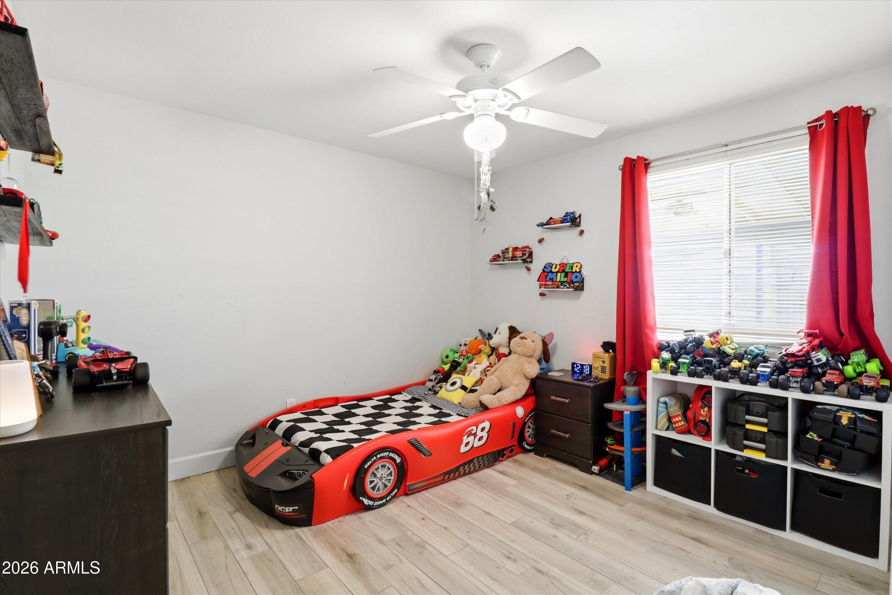 1934 W KRISTAL Way
