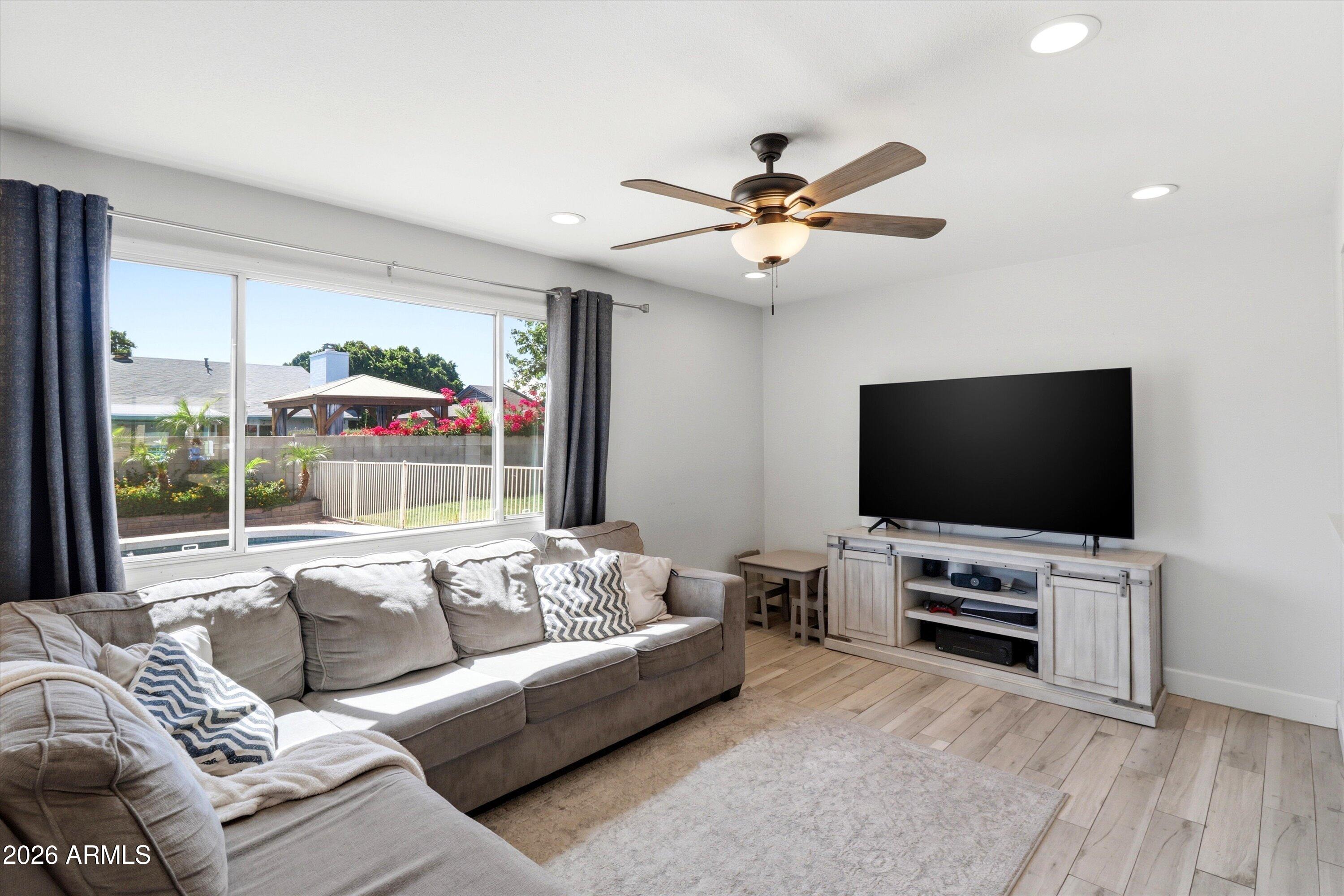 1934 W KRISTAL Way