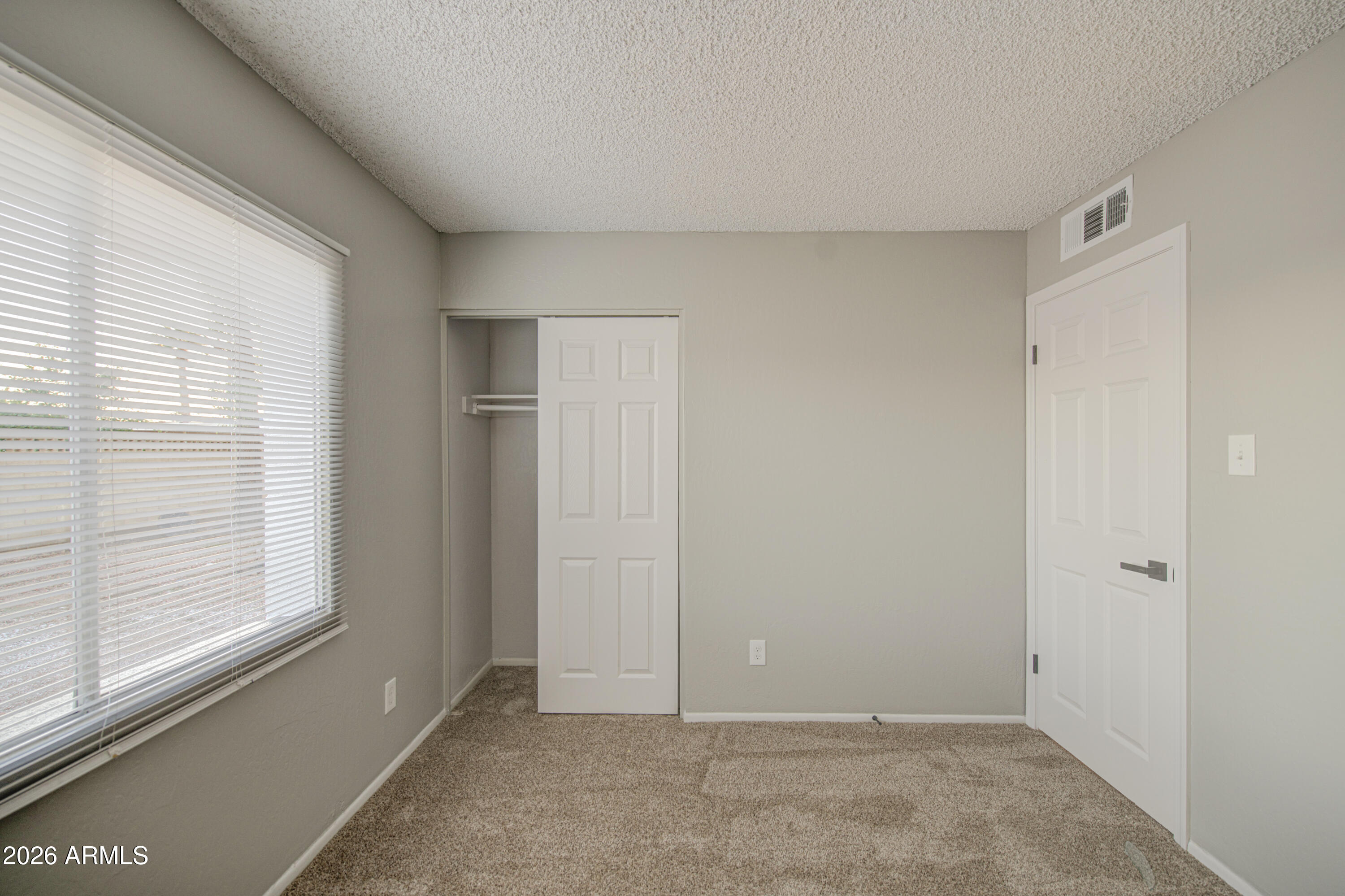 4733 W HAYWARD Avenue
